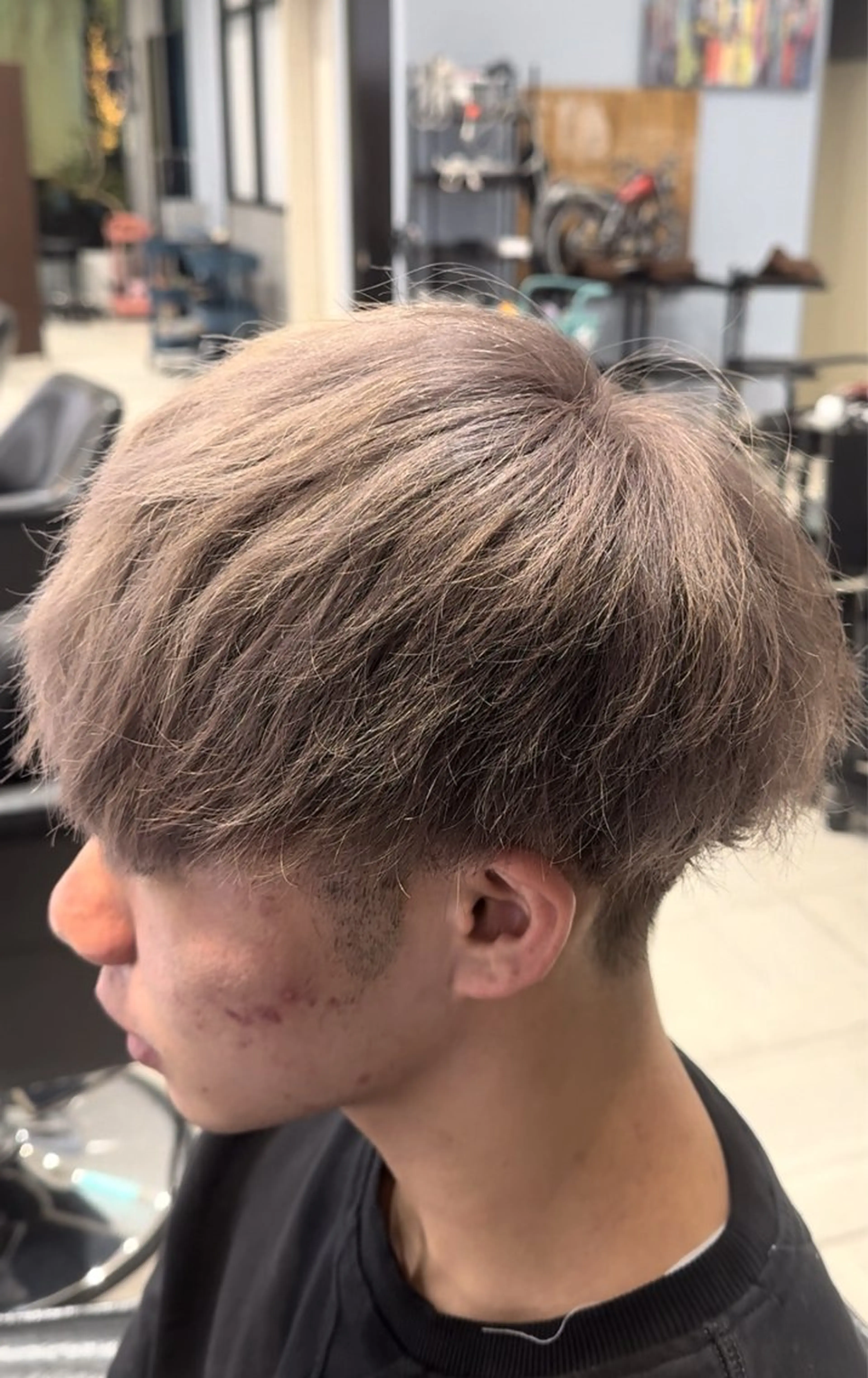 メンズ メンズブリーチ カット ヘアカラー トリートメント 野村安芸 /特殊パーマのヘアスタイル