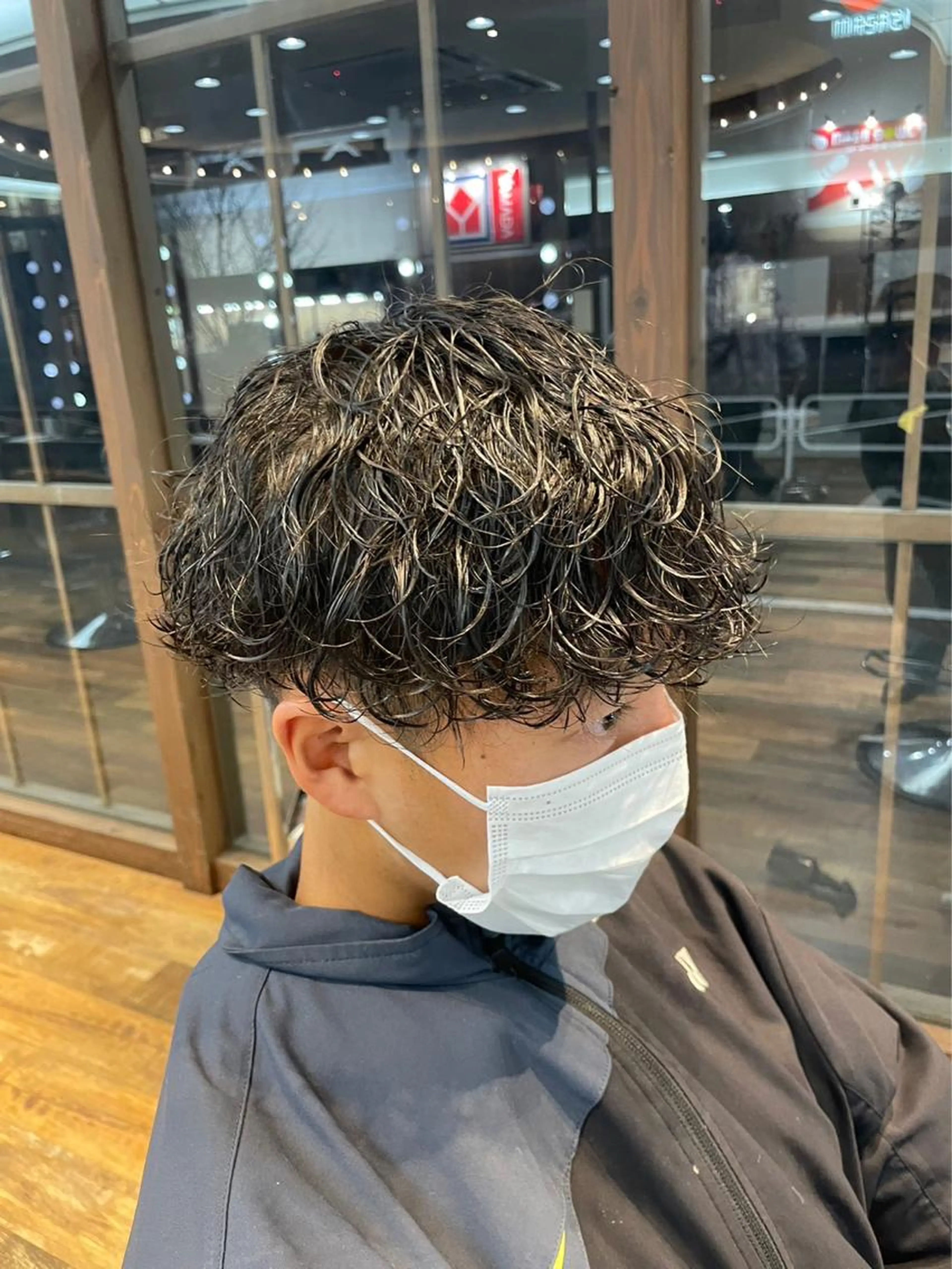 カット+波巻きスパイラルパーマの写真