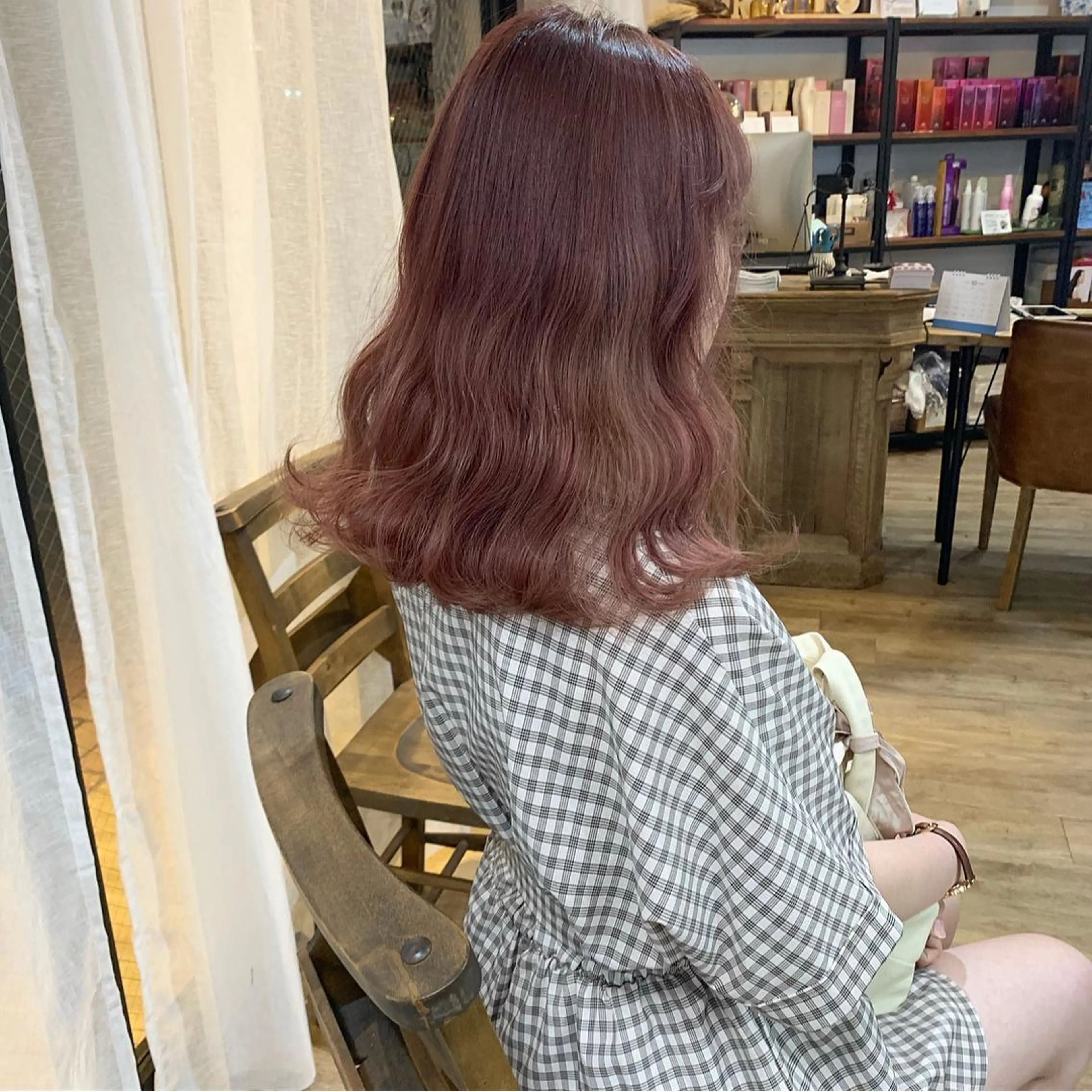 セミロング カラー ピンクカラー 切りっぱなしロブ レイヤー/顔周り /AKARIのヘアスタイル