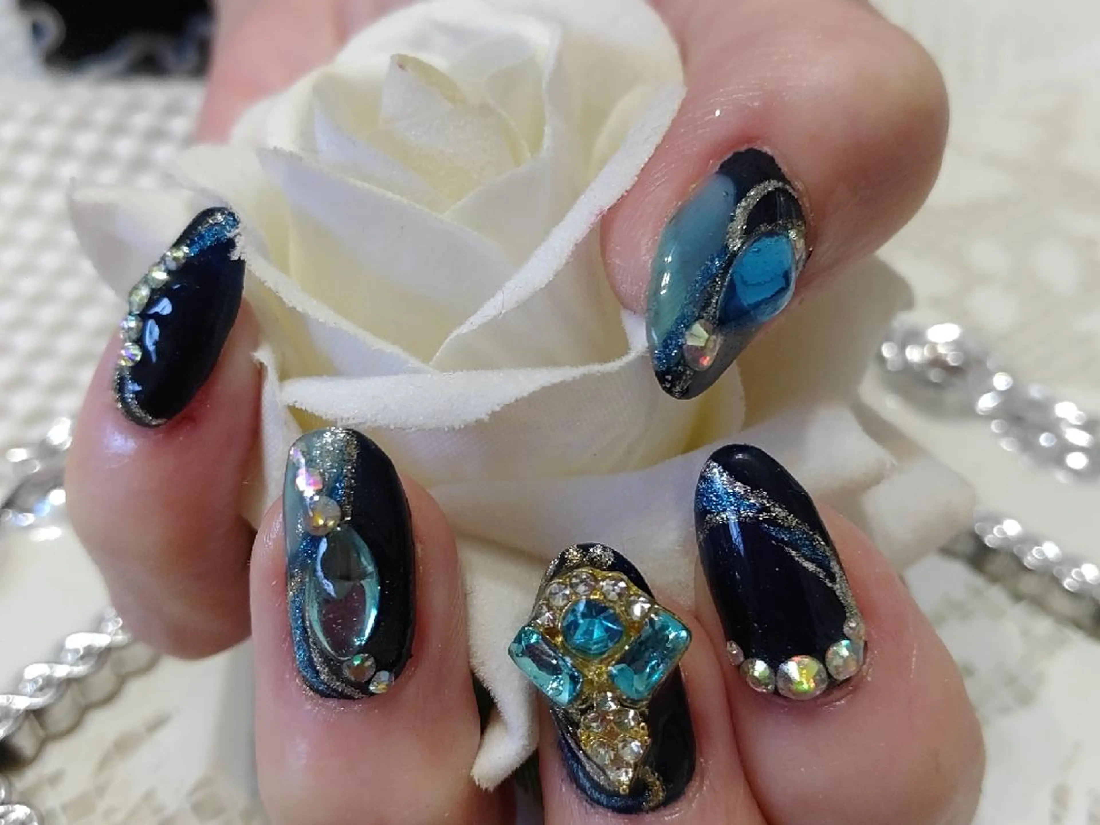 ネイル エステとネイル ローズコンフォートのネイルデザイン