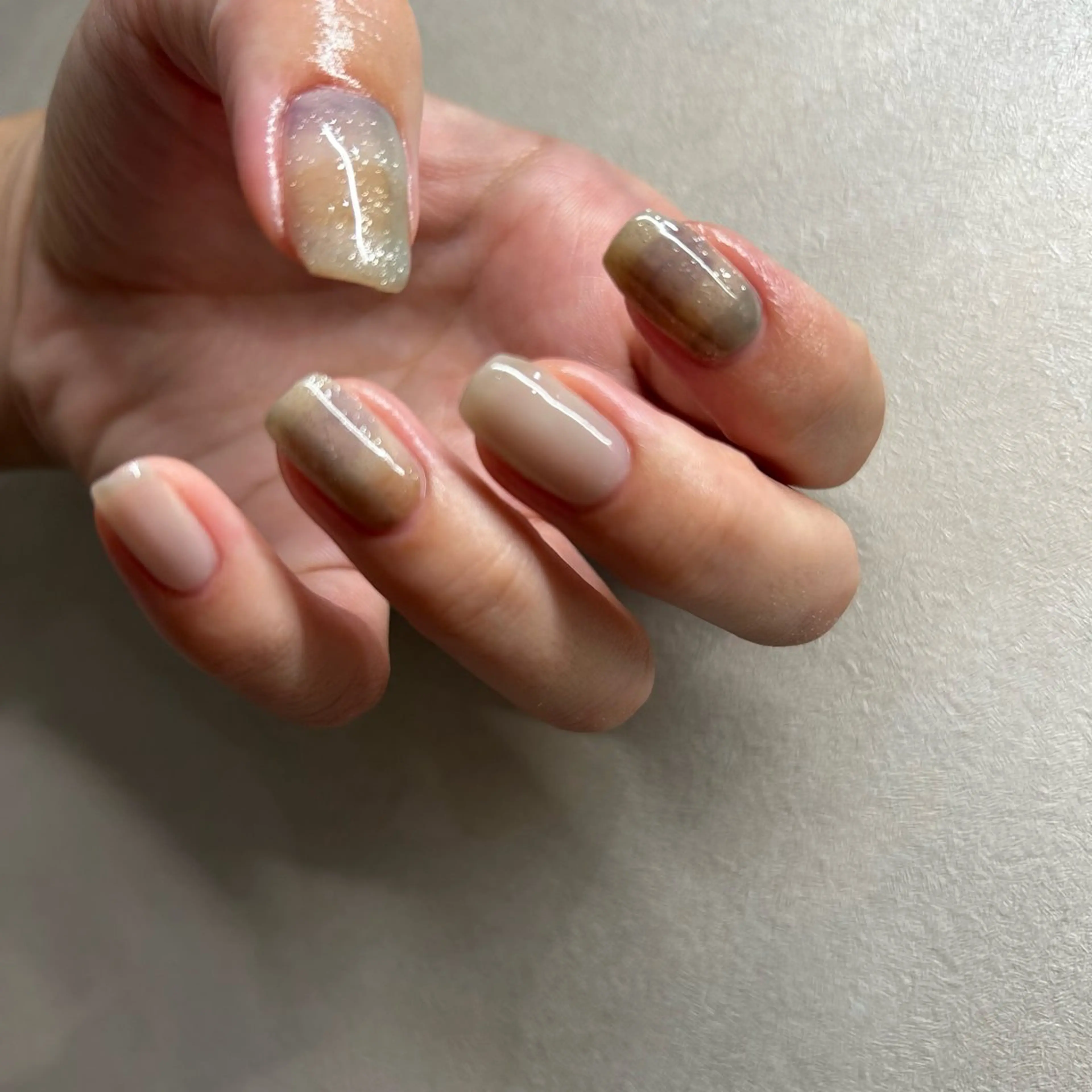ネイル ニュアンスネイル シンプルネイル 冬ネイル クリスマス nail&care salon soa所属・soa/美容液ケアで 自爪を育てるネイルのネイルデザイン