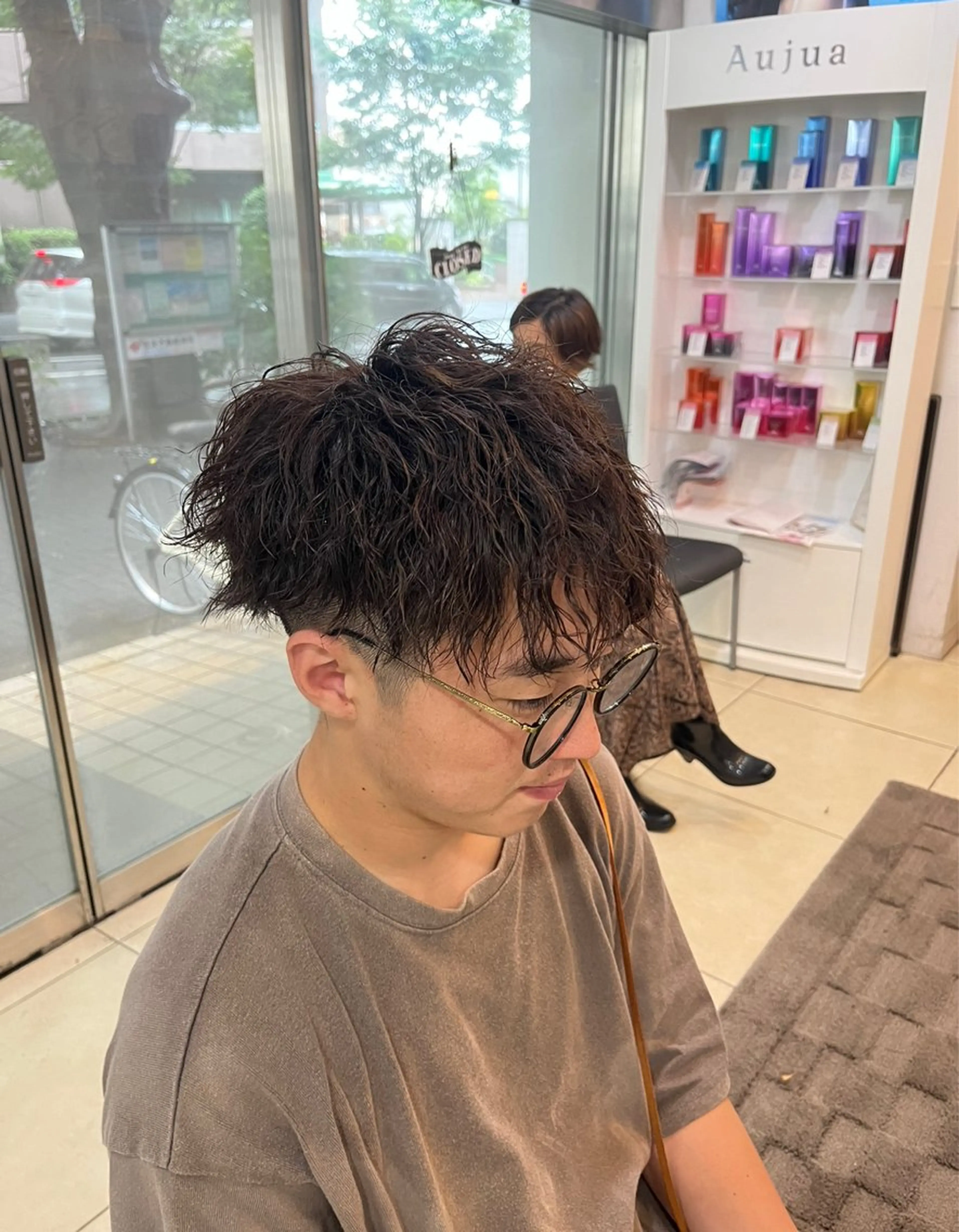 ショート カラー パーマ メンズ マッシュ ブラウンカラー ナチュラルブラウン ショートヘア カット ヘアカラー パーマ 韓国風メンズ/毛流れ ヘアなら須田龍世のヘアスタイル