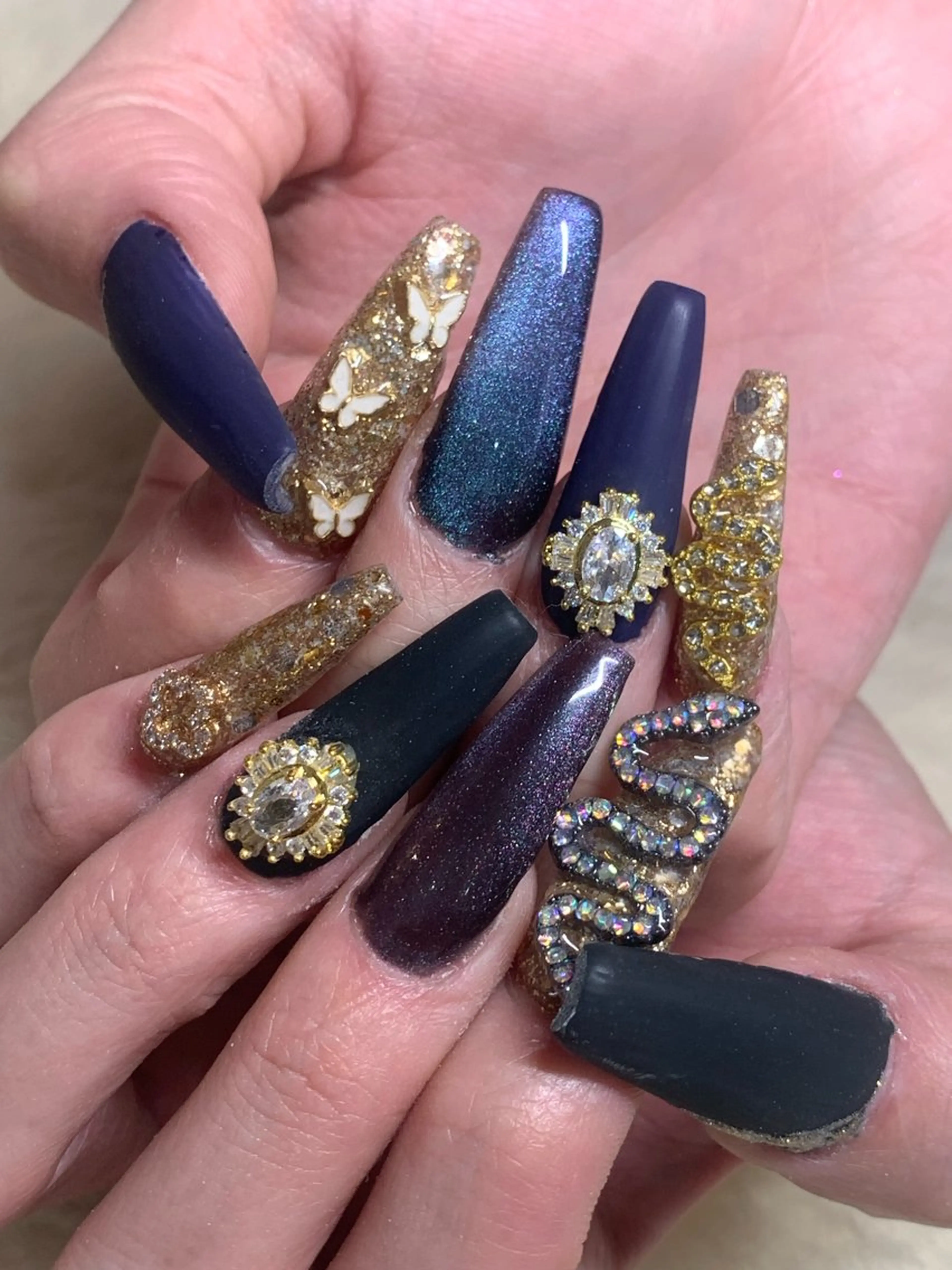 ネイル ハンドネイル NES NAIL所属・さゆり￤推しキャラ ￤ロングネイル🩷のネイルデザイン