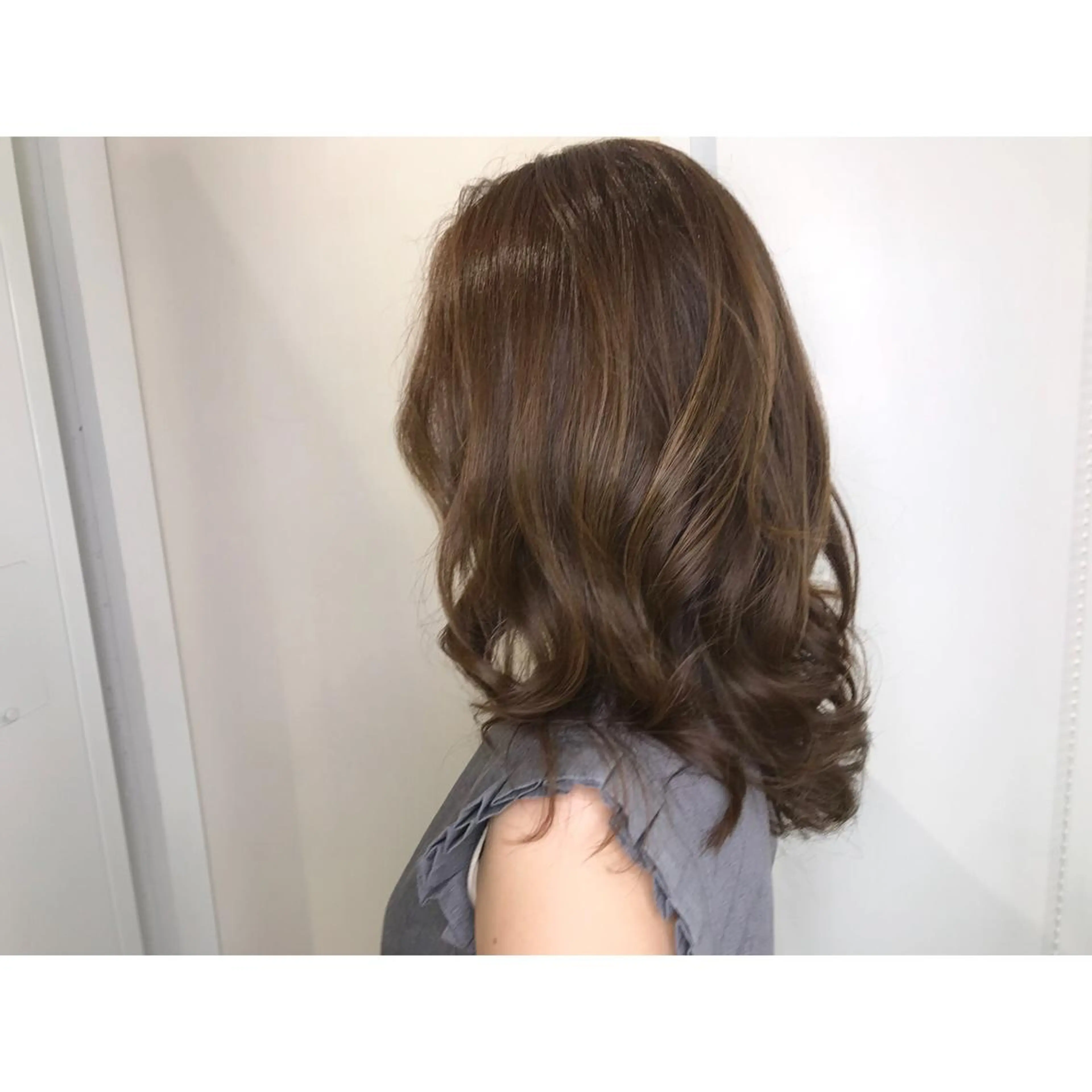 セミロング セミロングパーマ アッシュ アッシュグレー アッシュグレージュ ハイライト 寺山 佳貴のヘアスタイル