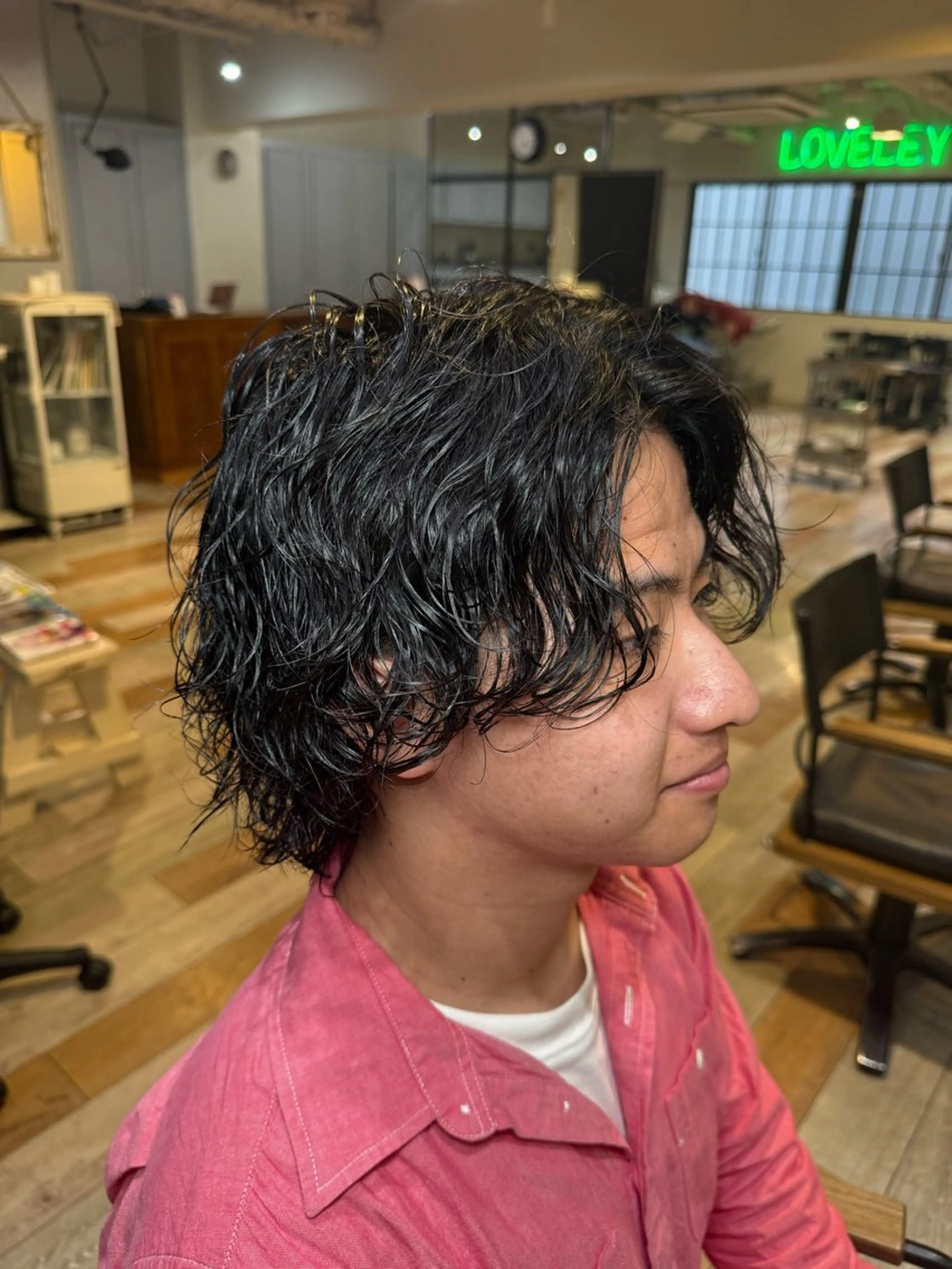 ミディアム パーマ メンズ ミディアムパーマ メンズパーマ 波巻きパーマ メンズウルフカット ウルフカット カット パーマ メンズカット/パーマ 艶カラーTAIGA︎のヘアスタイル