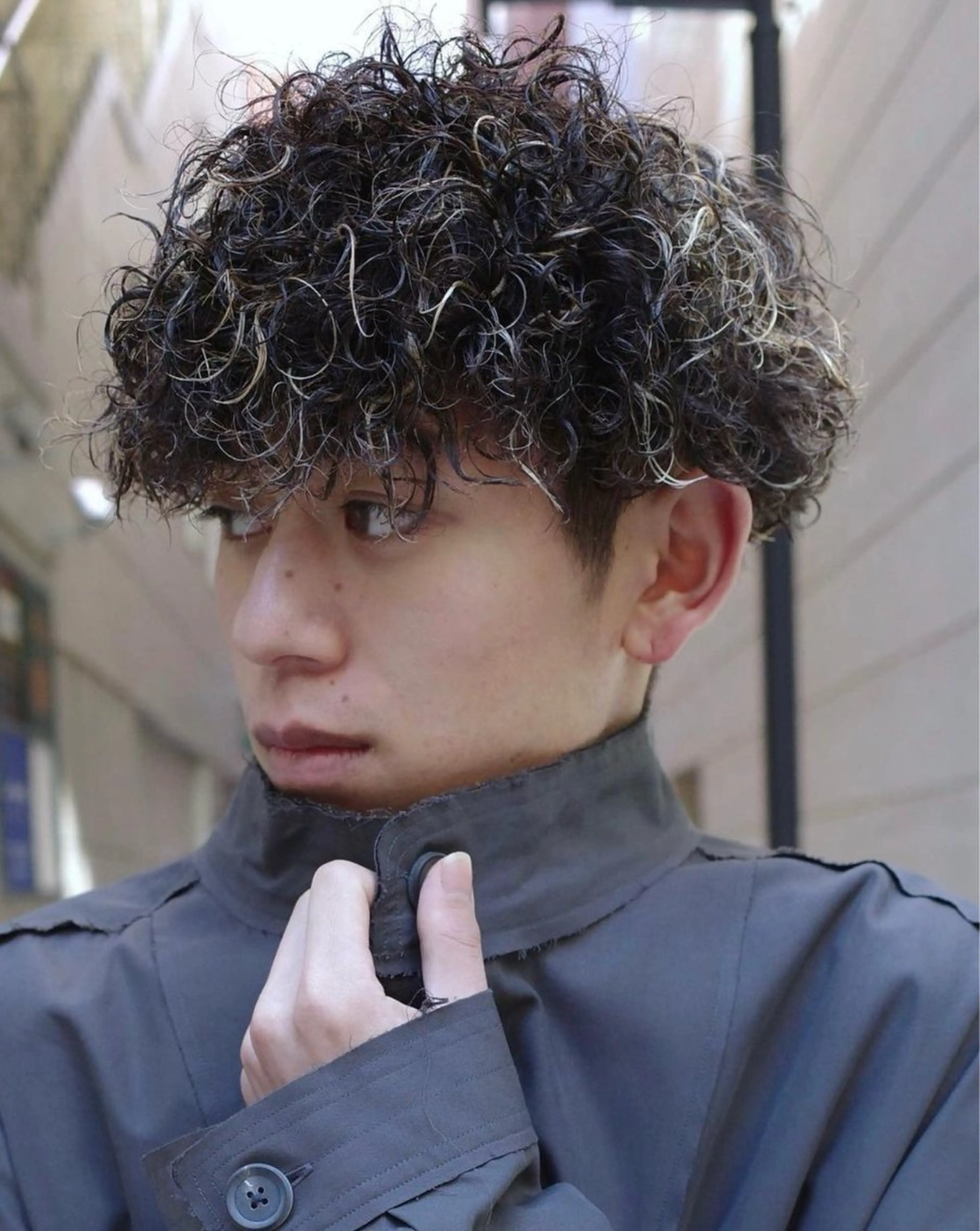 ショート カラー パーマ メンズ キッズ メンズメッシュ メンズパーマ プードルパーマ メッシュ プードルパーマ 栄💗メンズパーマ｜ ハイトーン｜haruのヘアスタイル