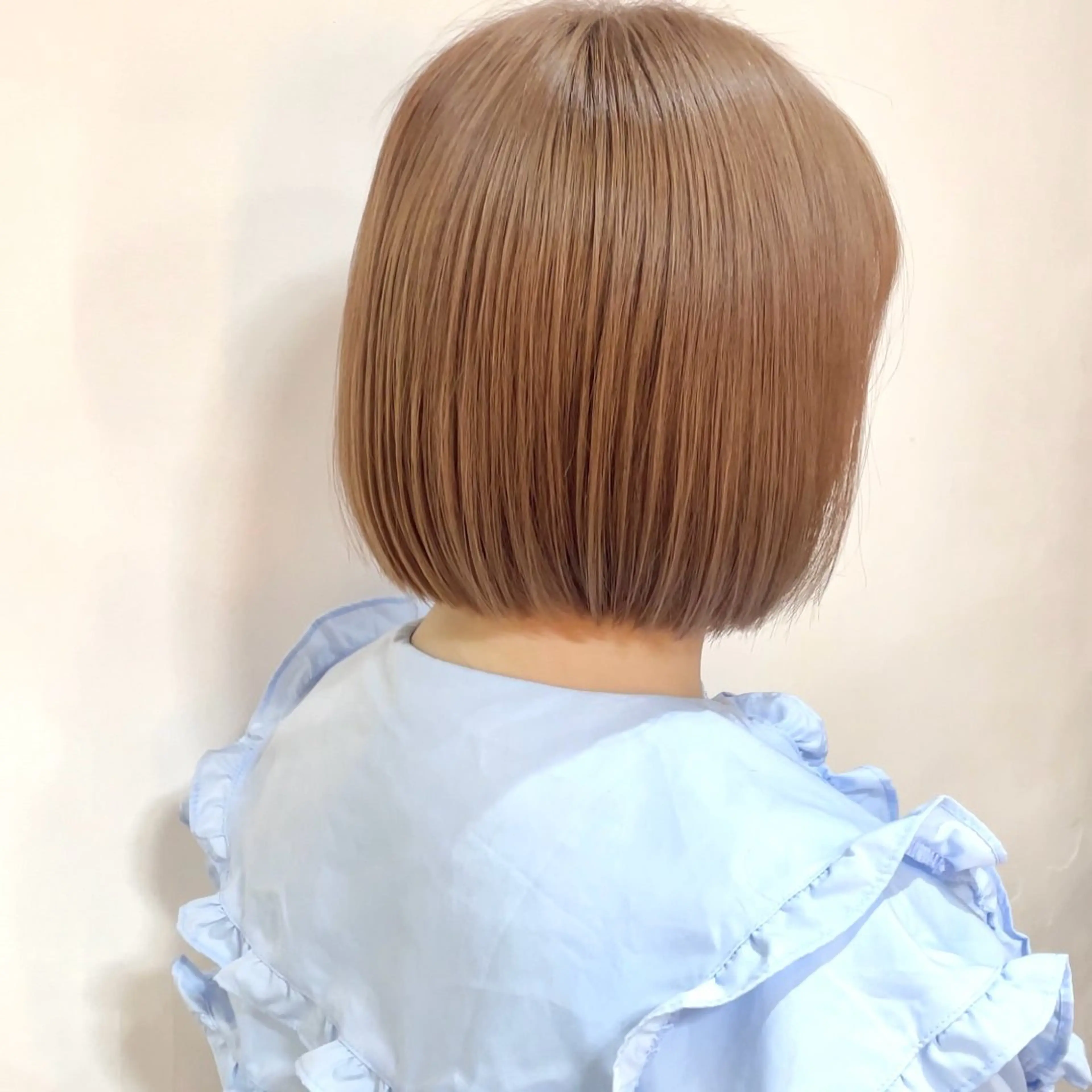 ショート カラー ベージュカラー ブリーチ 鈴木 美穂のヘアスタイル