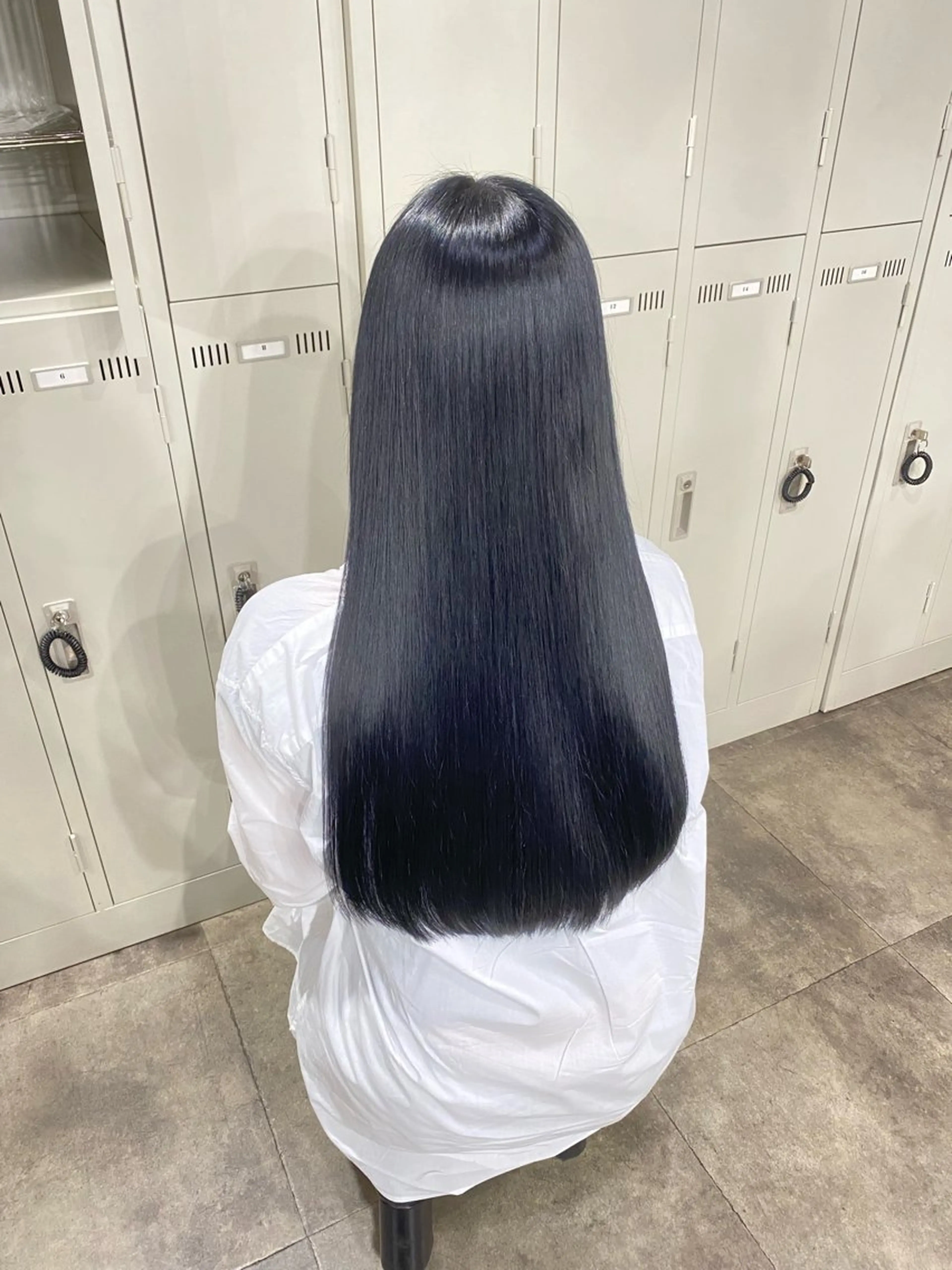 ロング カラー パーマ ヘアアレンジ メンズ 黒髪 ブルーカラー ブルーブラック 髪質改善 トリートメント 🫧ハイトーン🫧 TOPstylistのヘアスタイル