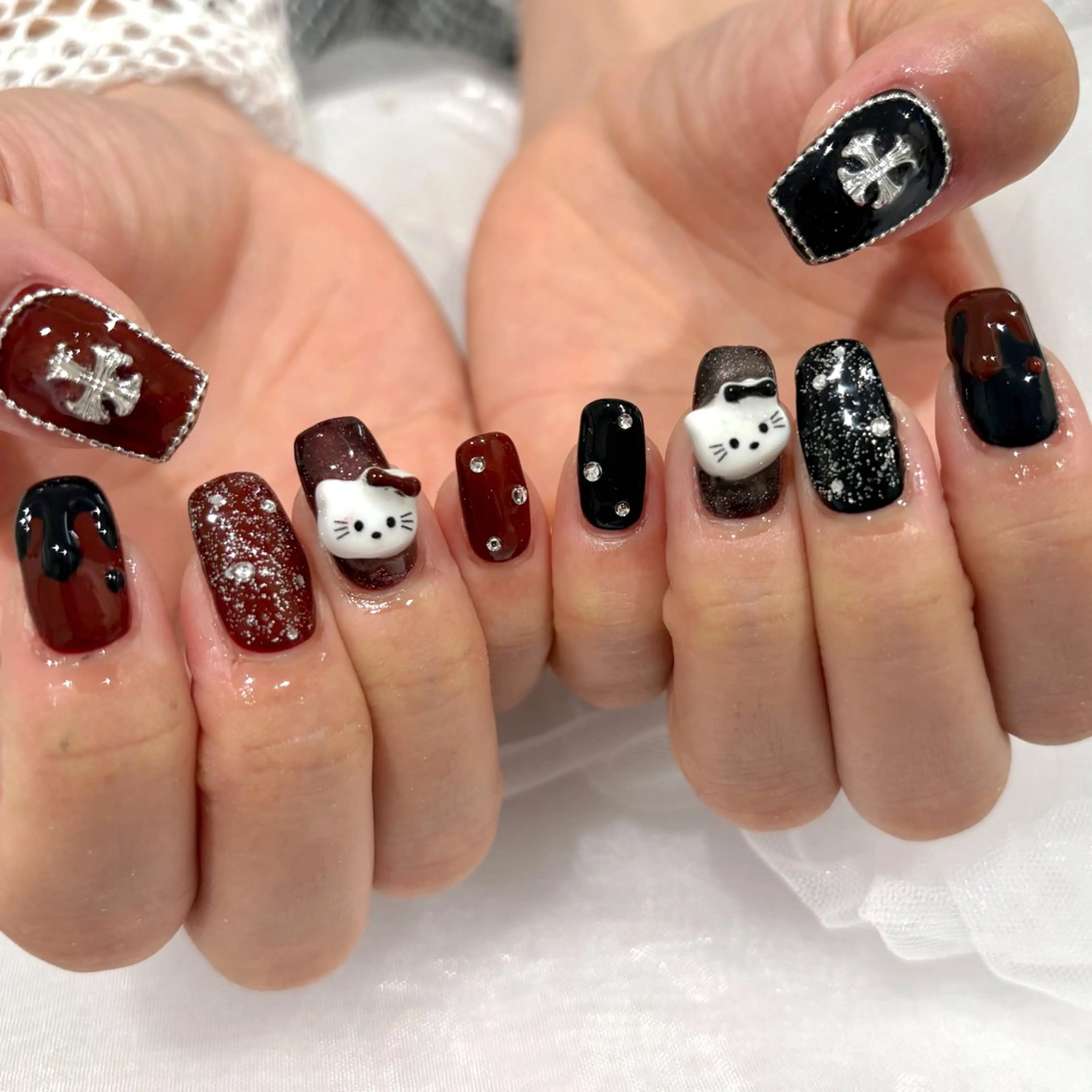 ネイル ボルドー ジェルネイル ハロウィン 赤色 ハンドネイル eight横浜🧸 kumabeのネイルデザイン