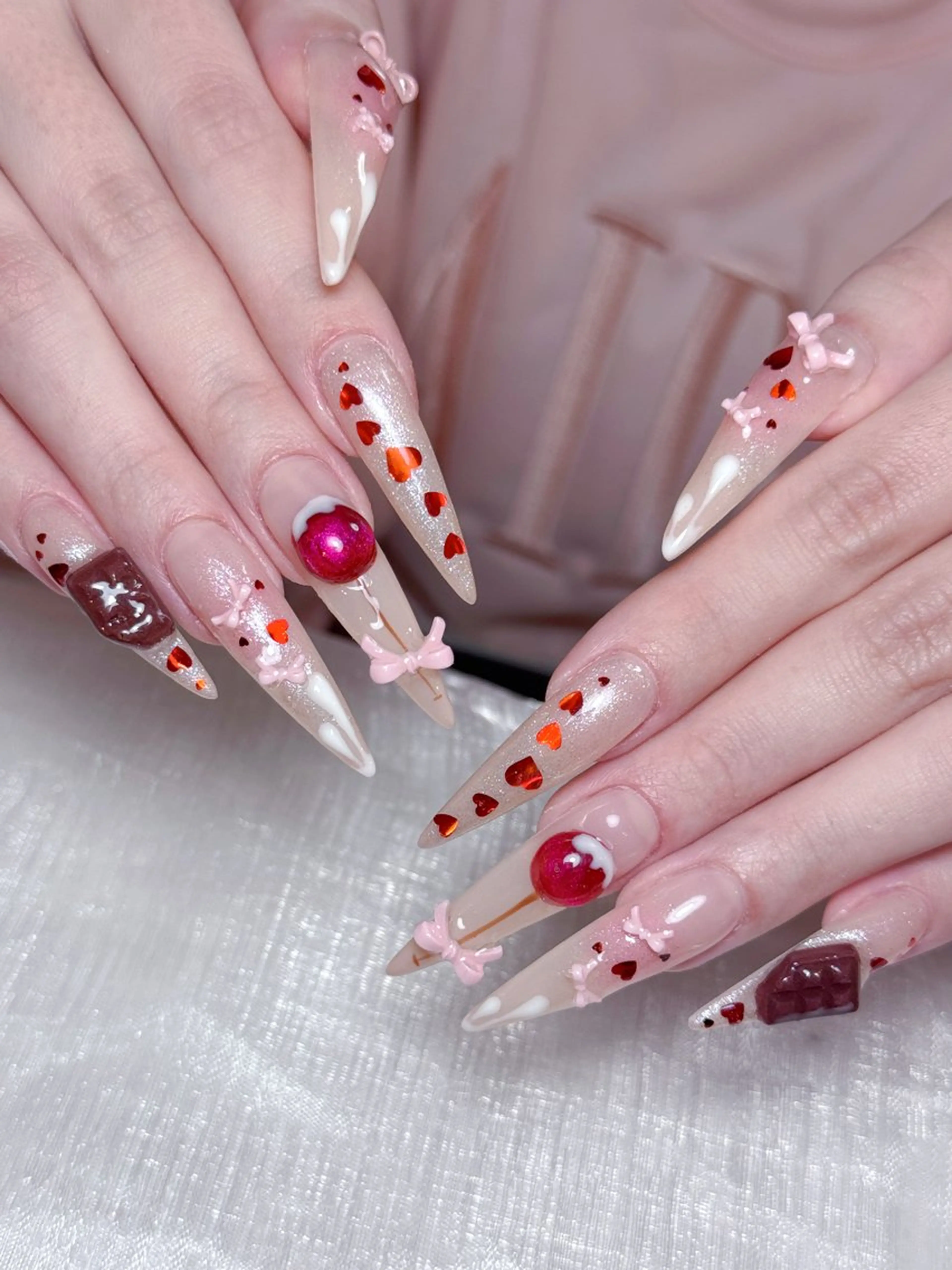 ネイル アートネイル 成人式 ネイルチップ 冬ネイル クリスマス ハンドネイル Jenn Nail_ ヘビのネイルデザイン