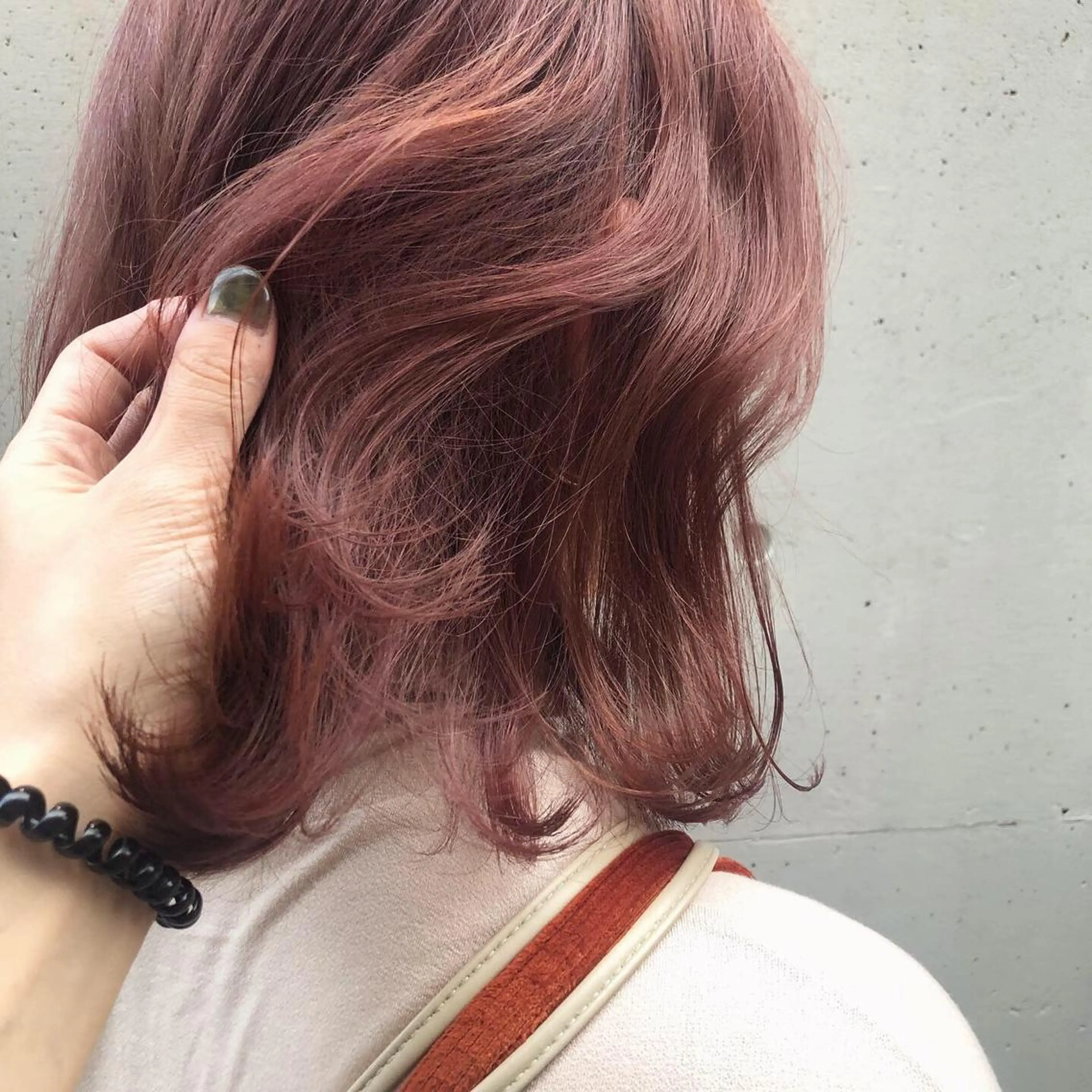 ミディアム カラー ヘアアレンジ ブリーチ ピンクカラー カット ヘアカラー トリートメント 酸性縮毛矯正🧴韓国 レイヤー/髪質改善のヘアスタイル
