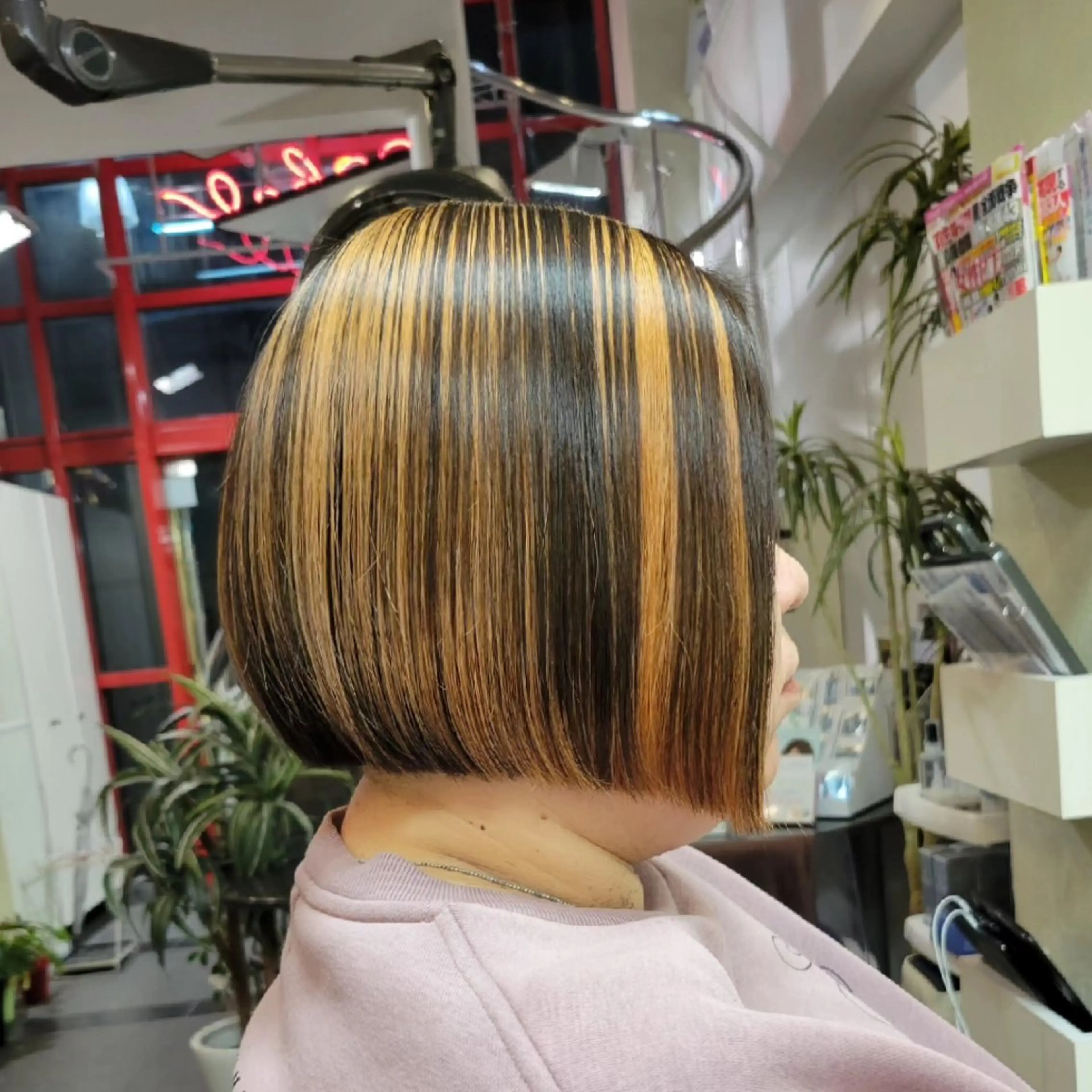 ショート カラー ブリーチ 抜きっぱなしブロンド ボブ カット ヘアカラー 遠藤 史秋のヘアスタイル