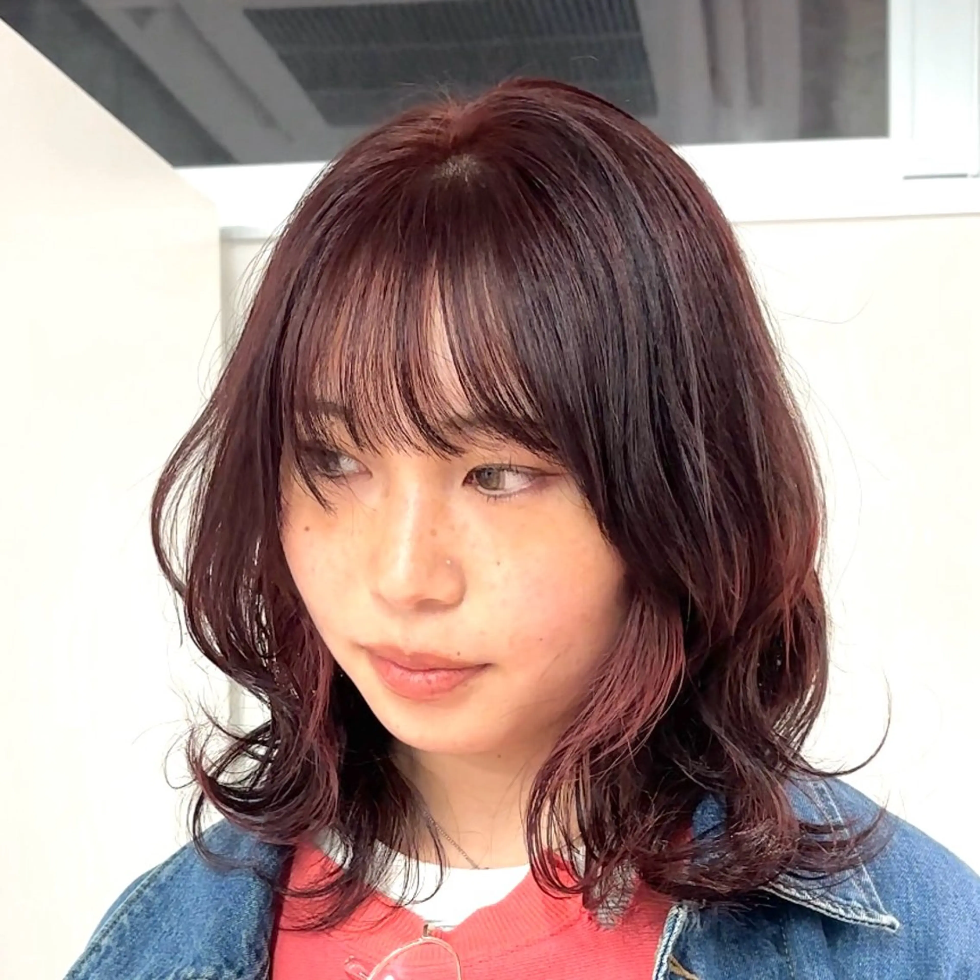ミディアム レイヤーカット ネヅ カオルのヘアスタイル