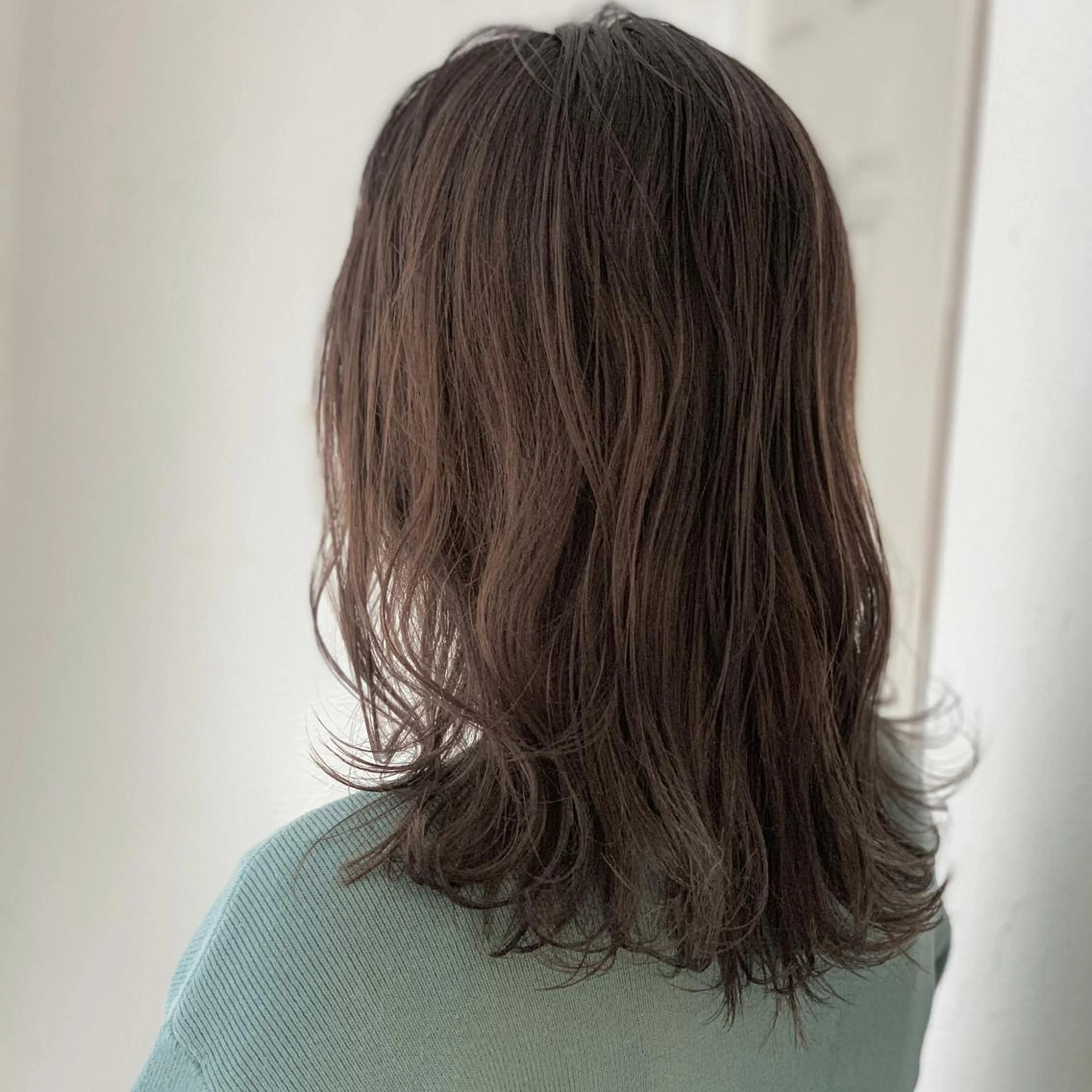 セミロング カラー fio マナミのヘアスタイル