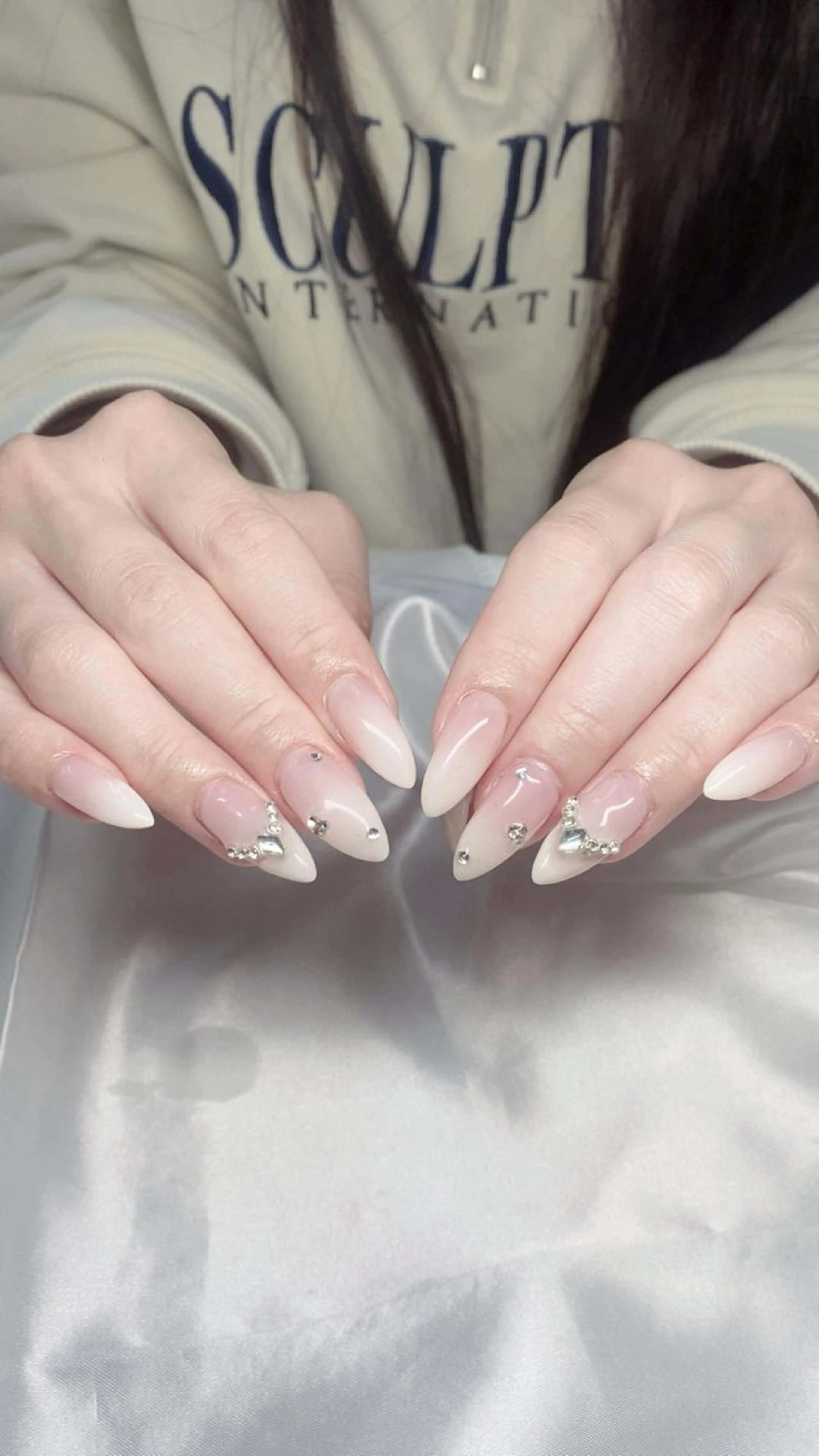 ネイル フレンチネイル グラデーション 韓国ネイル マグネットネイル ニュアンスネイル ハンドネイル ハンドケア Hara Nail 【パラジェル使用】のネイルデザイン