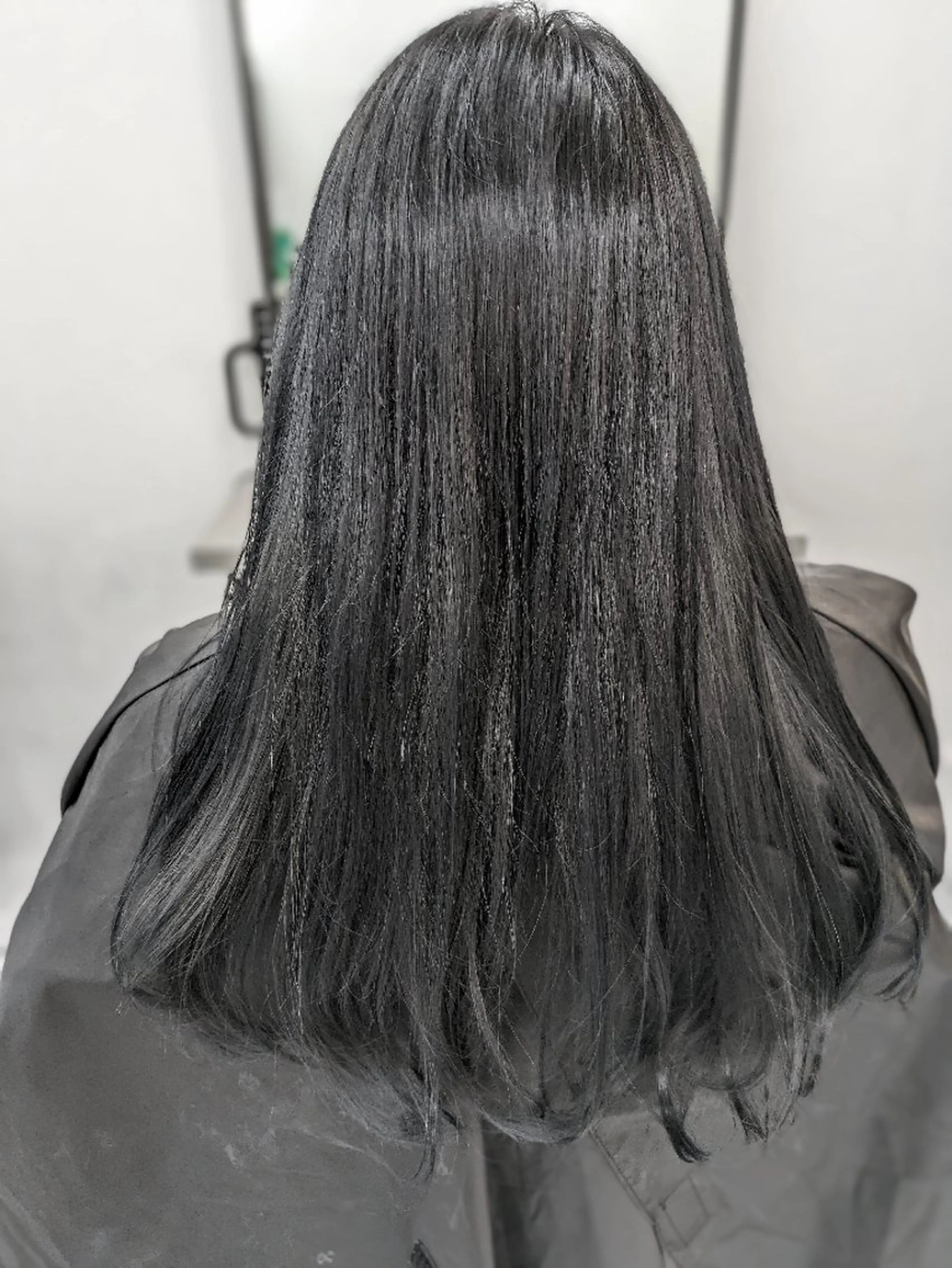 セミロング カラー 黒髪 ブルーカラー ブルーブラック ハイトーンカラー 韓国風ヘア 艶髪韓国ヘア🇰🇷 韓国風メンズカット のヘアスタイル