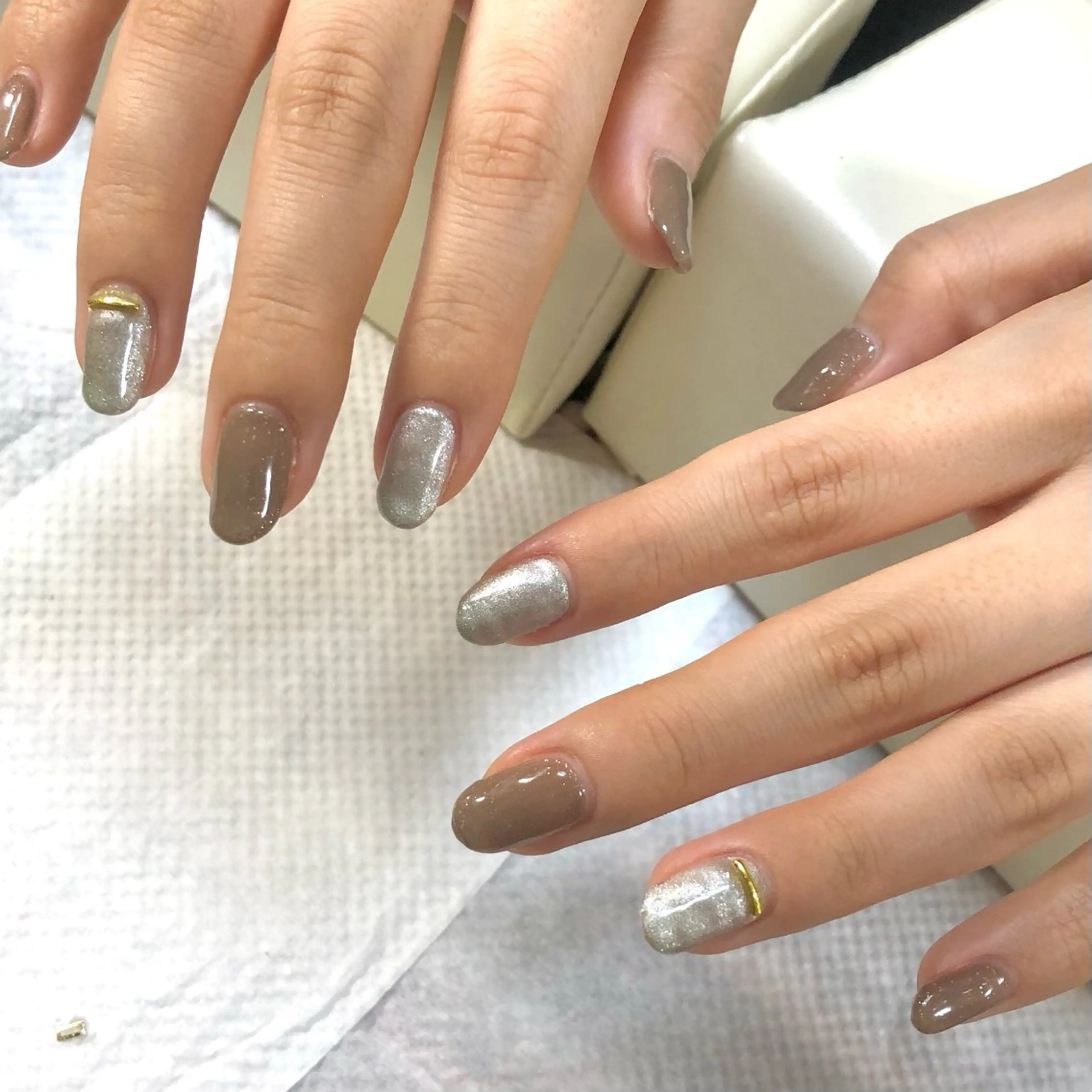 ネイル ブラウン ワンカラーネイル シルバー シンプルネイル ハンドネイル meeho所属・salon *meehoのネイルデザイン