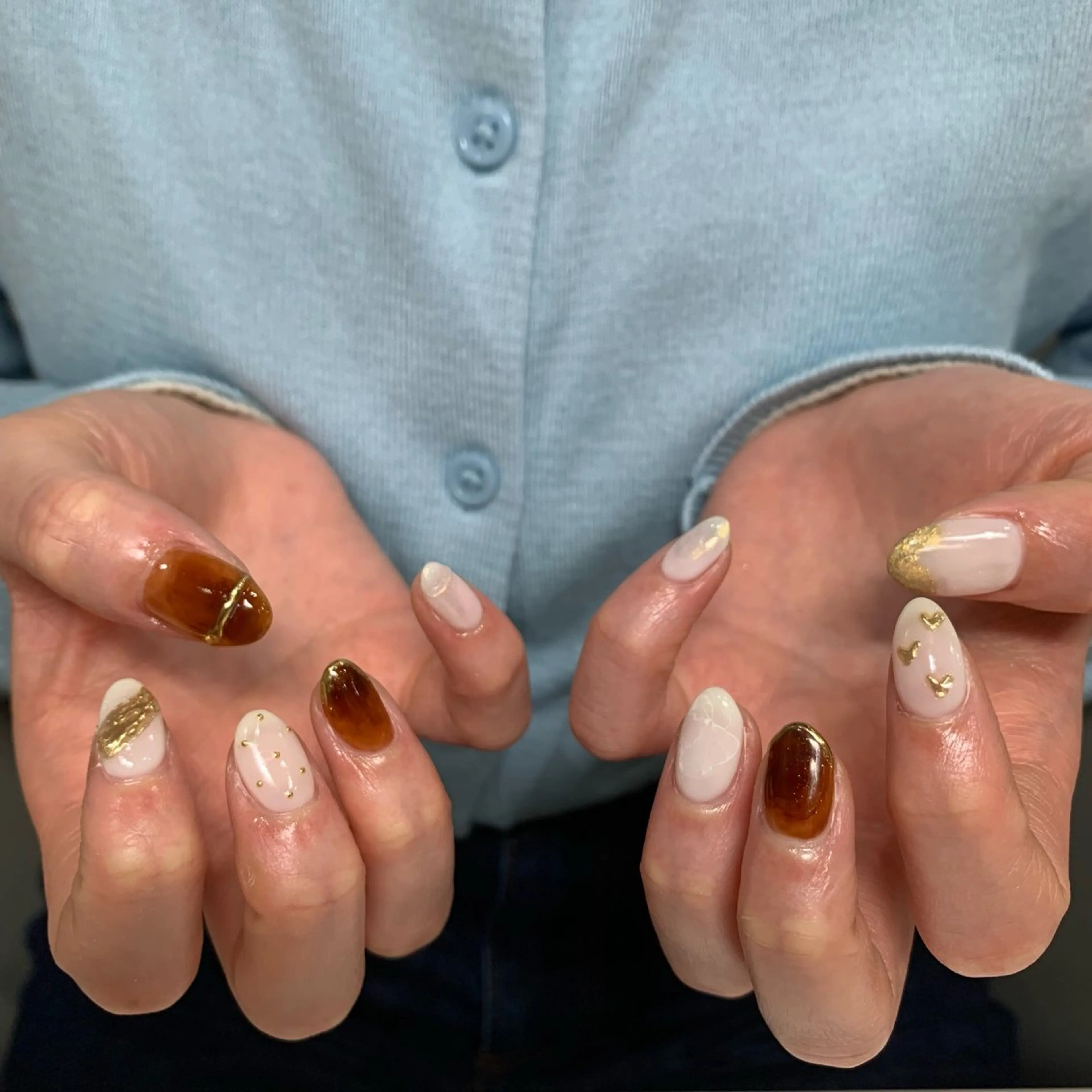 ネイル ブラウン ホワイト ELAN) Hasegawaのネイルデザイン