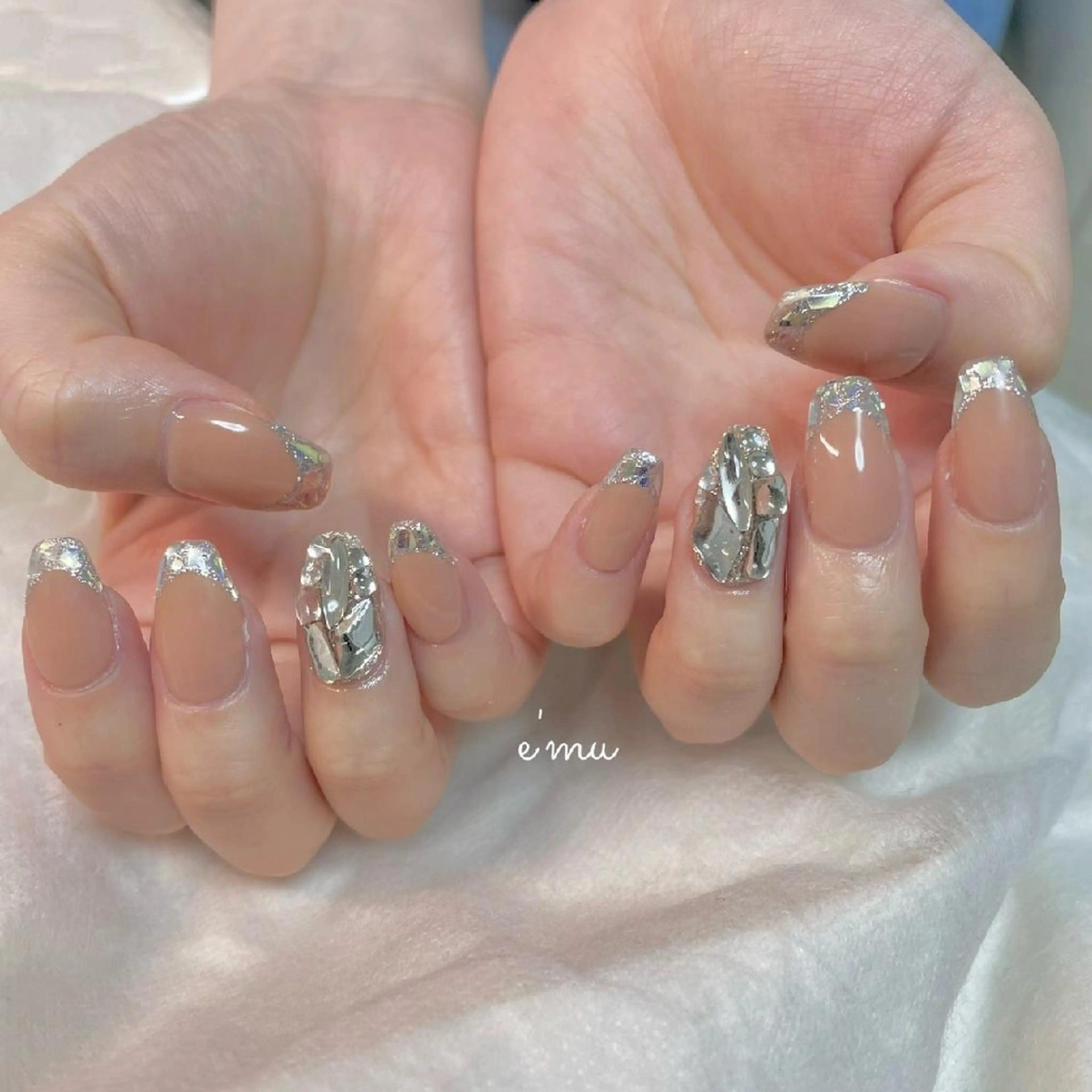 ネイル フレンチネイル ガラスフレンチ キラキラネイル 韓国ネイル nail salon e'mu💐のネイルデザイン