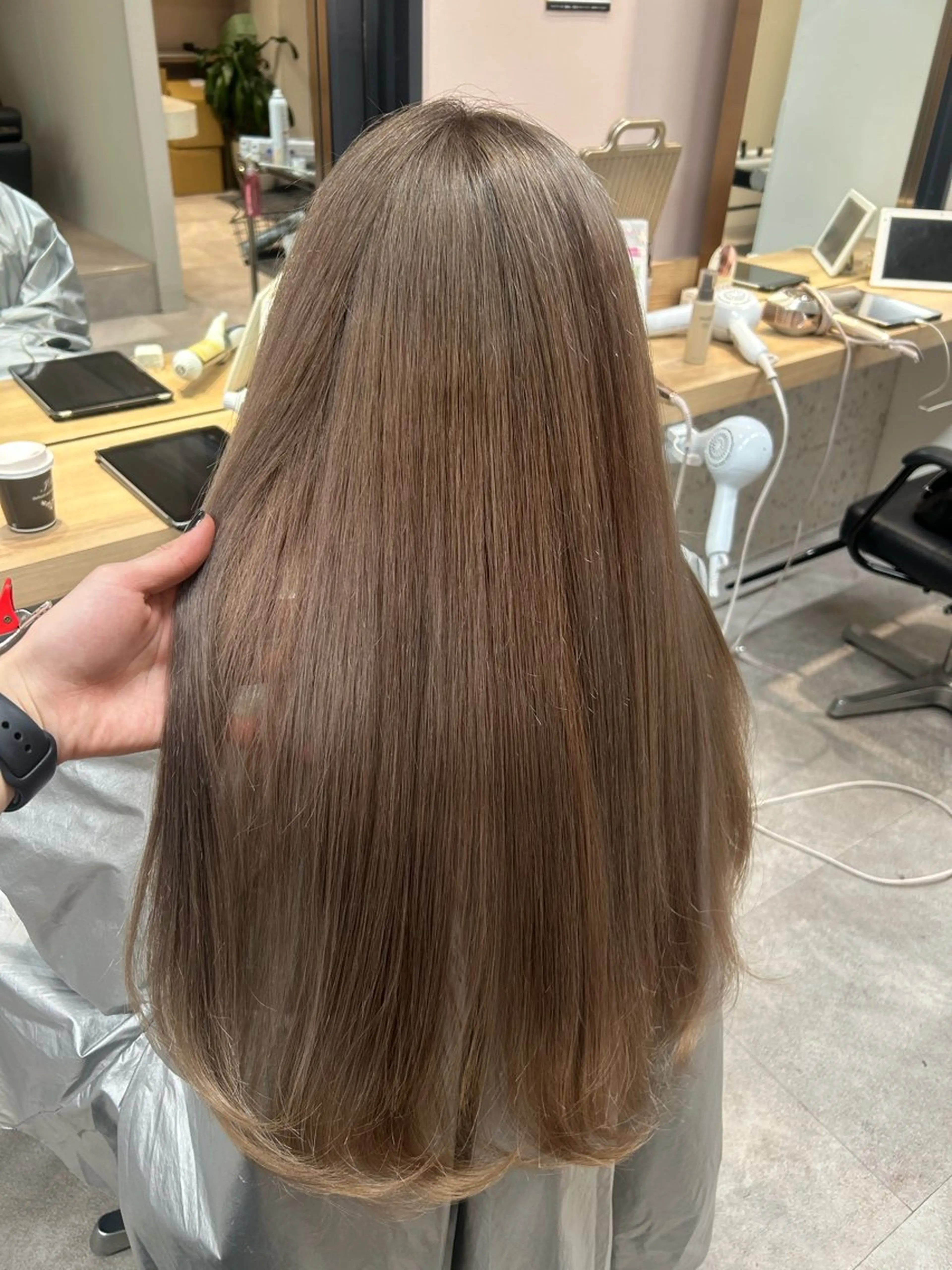 ロング カラー ベージュカラー ラテベージュ ヘアカラー トリートメント 縮毛矯正♡透明感 カラー髙田海斗のヘアスタイル