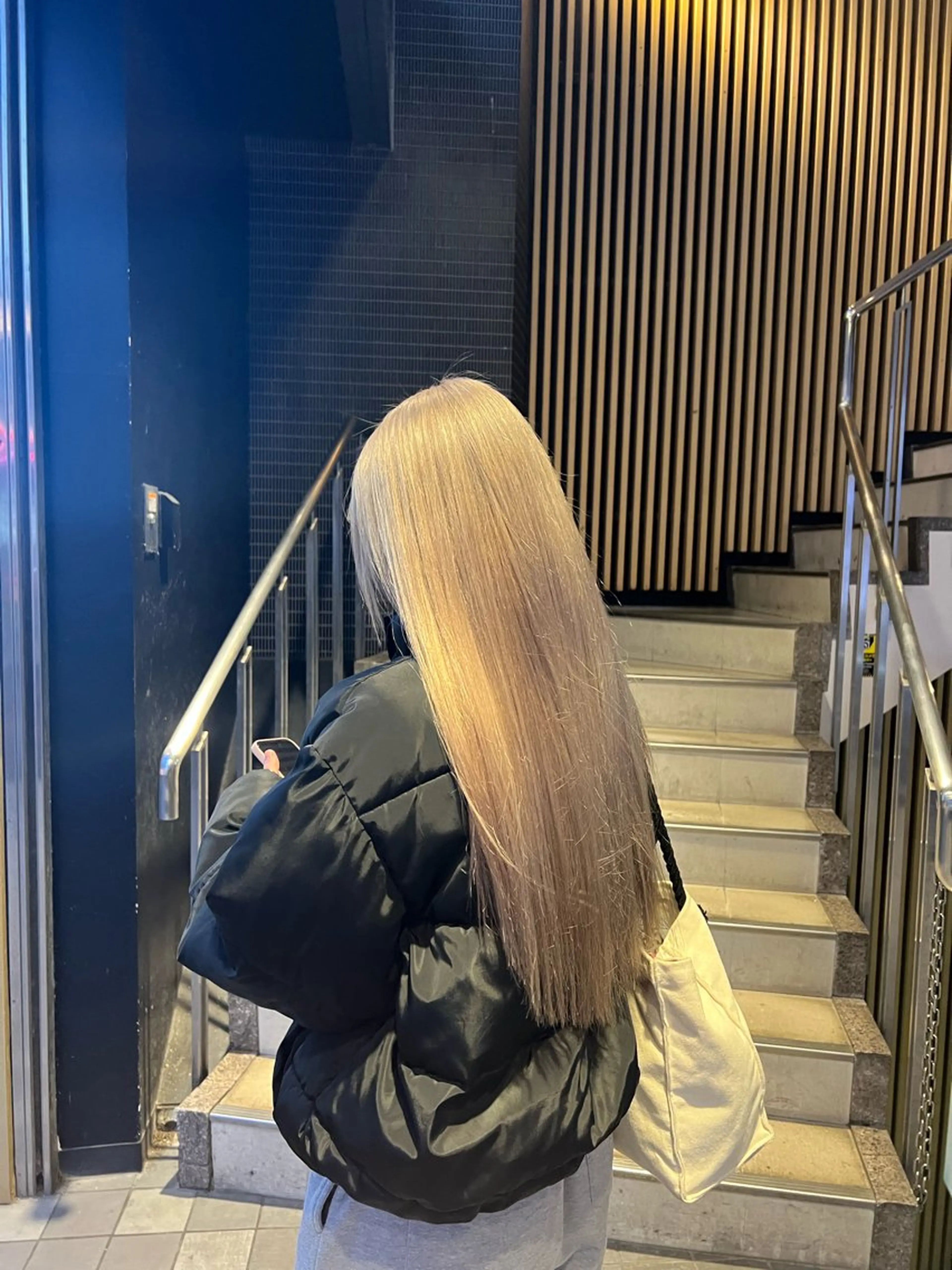 ロング カラー ヘアカラー ハイトーンカラー 坂本 翼のヘアスタイル