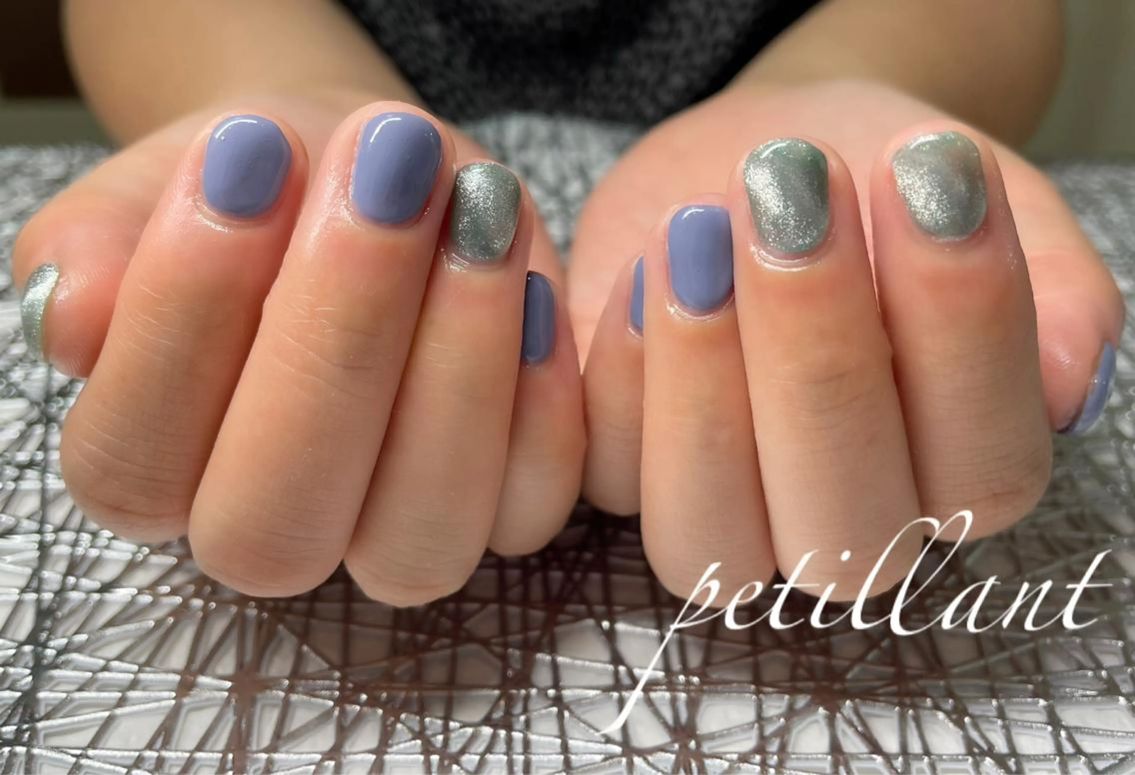 ネイル ブルー グリーン マグネットネイル ワンカラーネイル ハンドネイル ハンドケア petillant所属・nail salon petillantのネイルデザイン