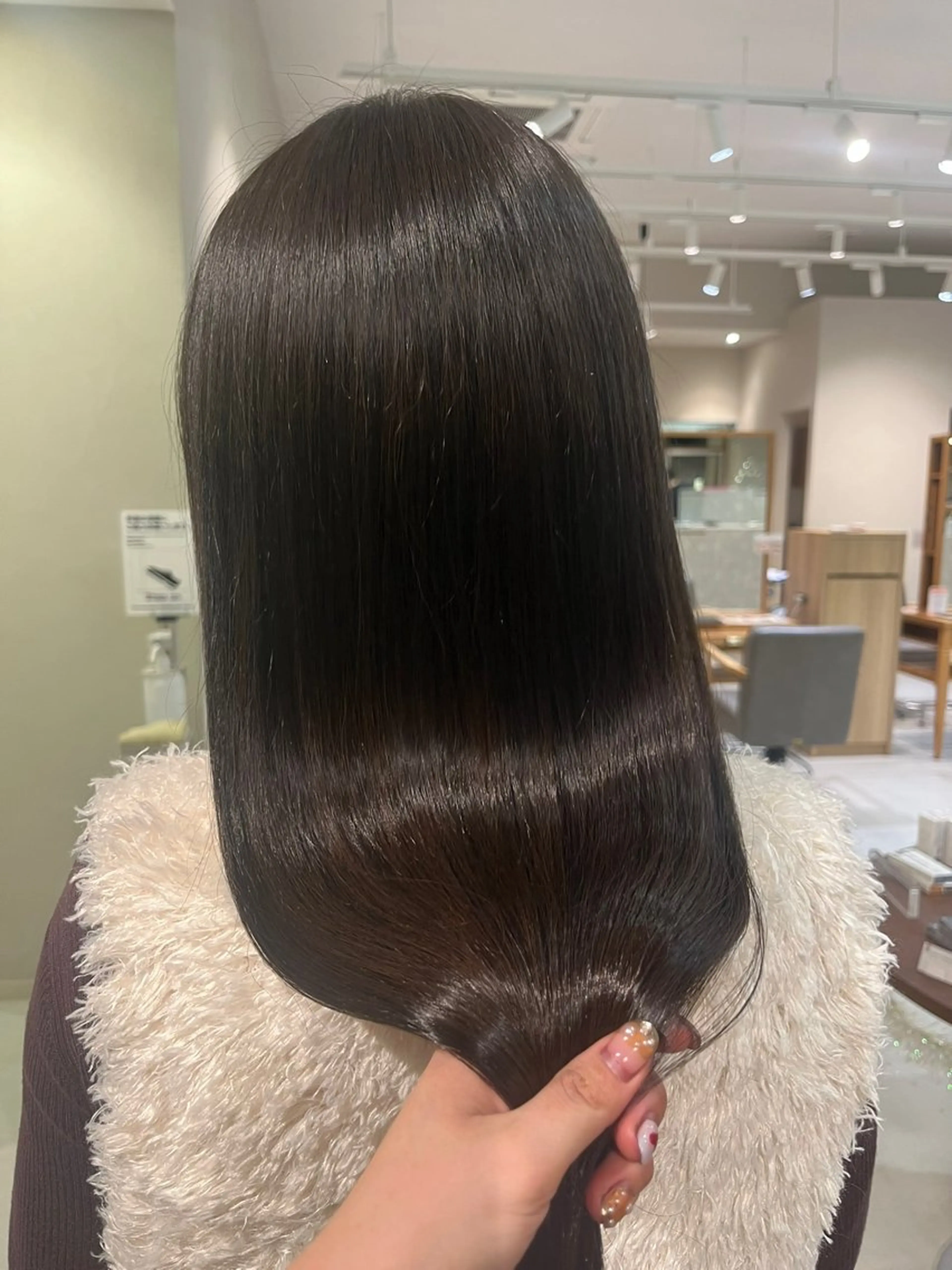 カラー 森 理音のヘアスタイル