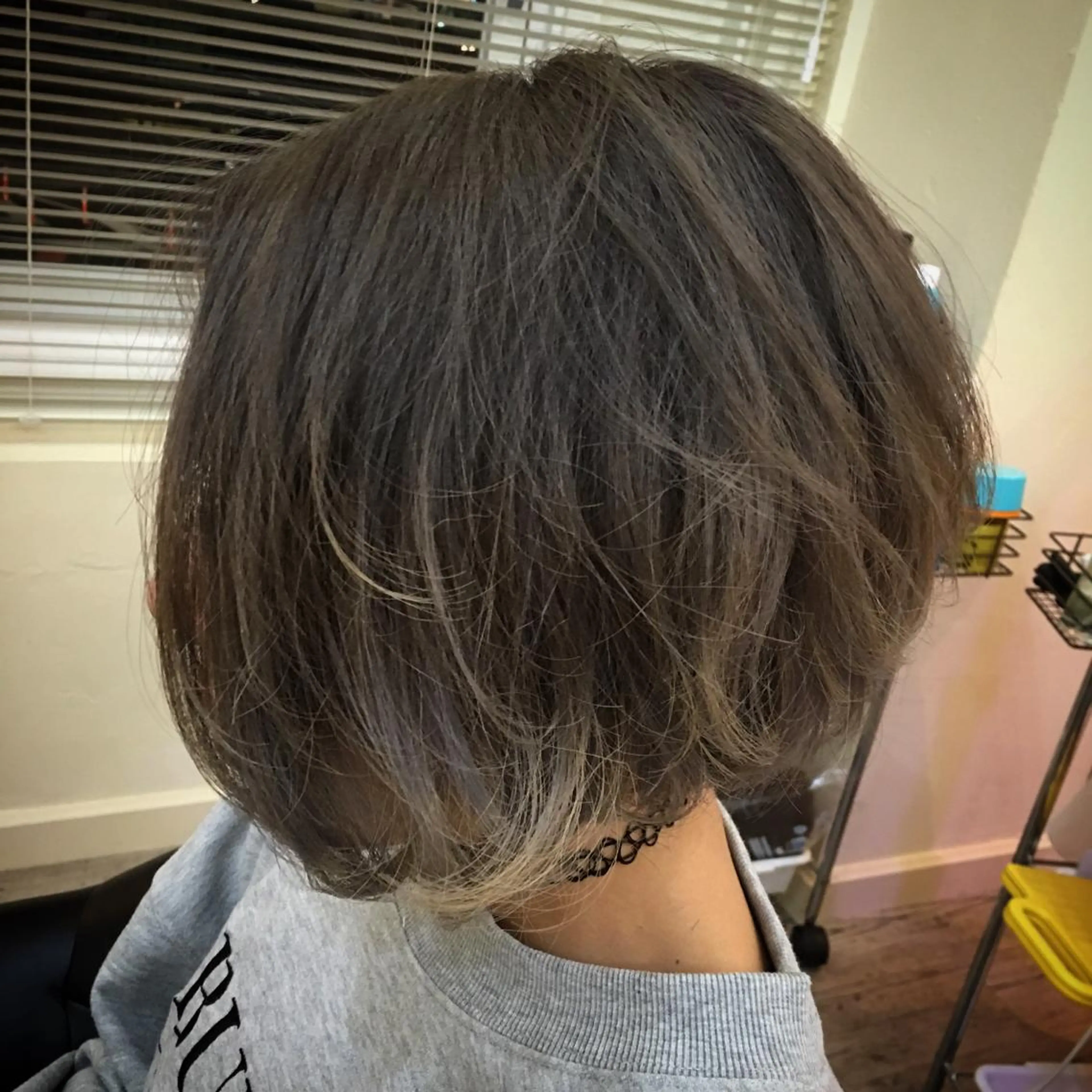 ショート ミディアム カラー グラデーションカラー 鶴見 和美のヘアスタイル