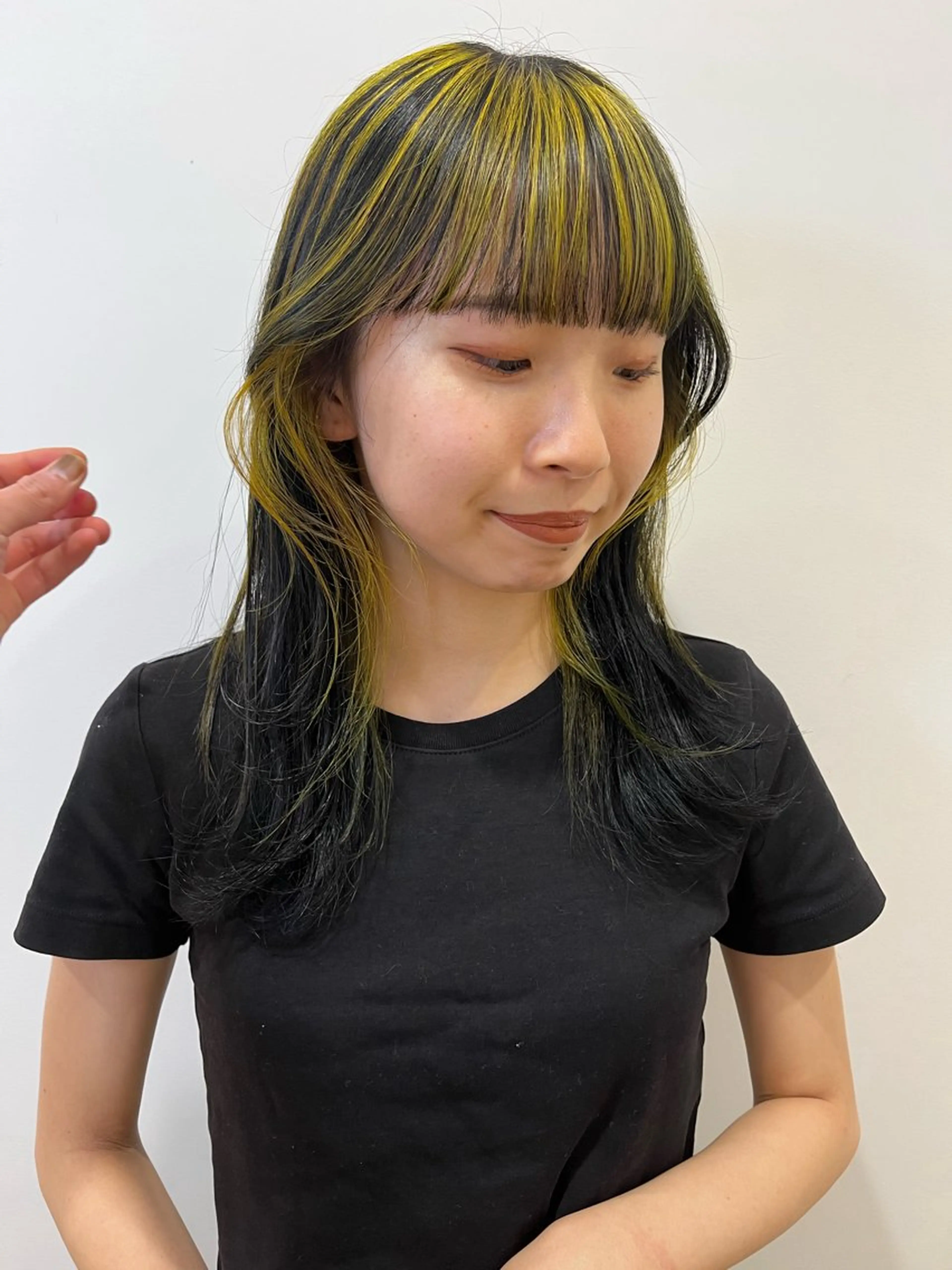 セミロング ハイライト かきあげバング vince gio 彩織のヘアスタイル