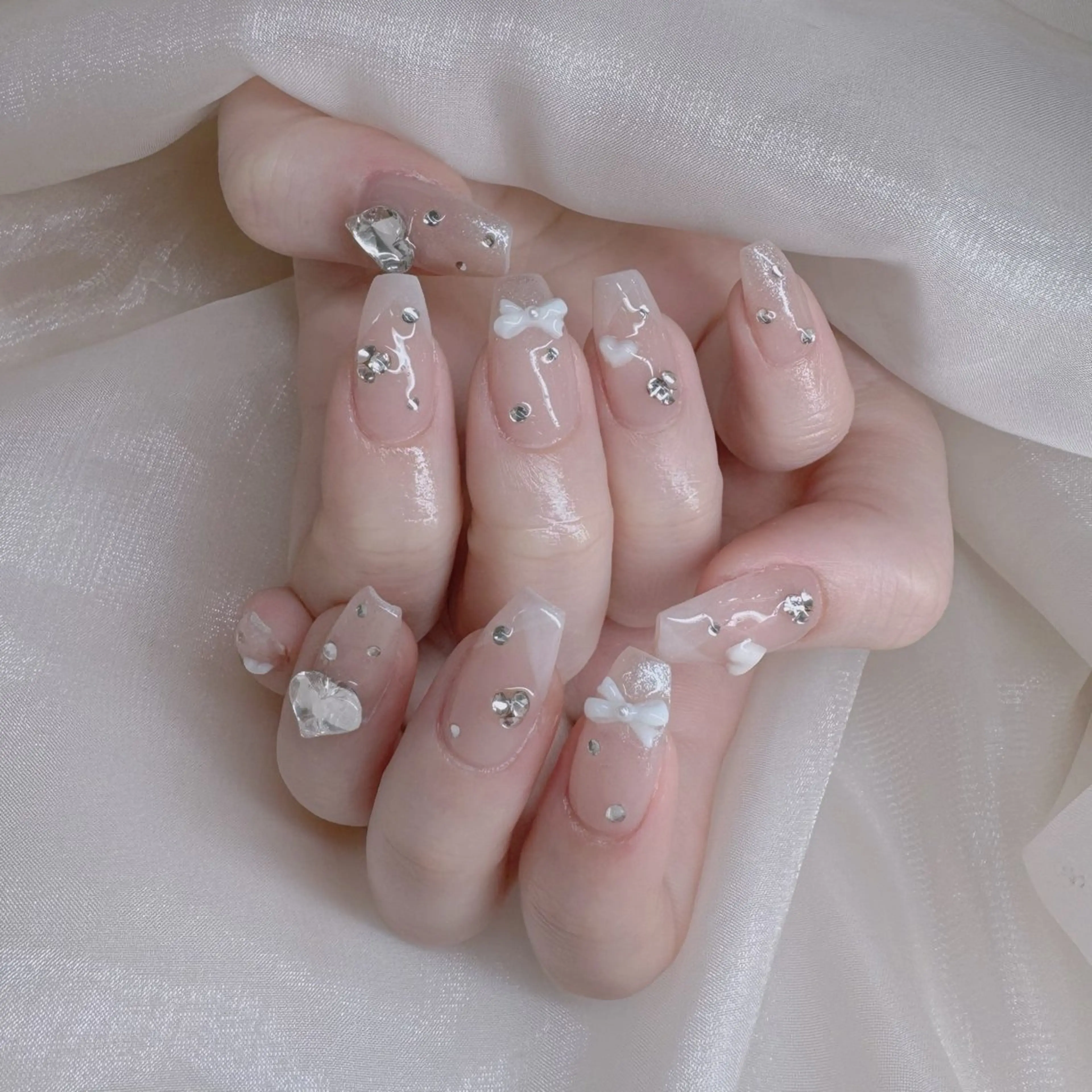 ネイル チークネイル ガーリー キラキラネイル 韓国ネイル ミラーネイル ハンドネイル NailPrincess所属・princess スカルプ専門店のネイルデザイン