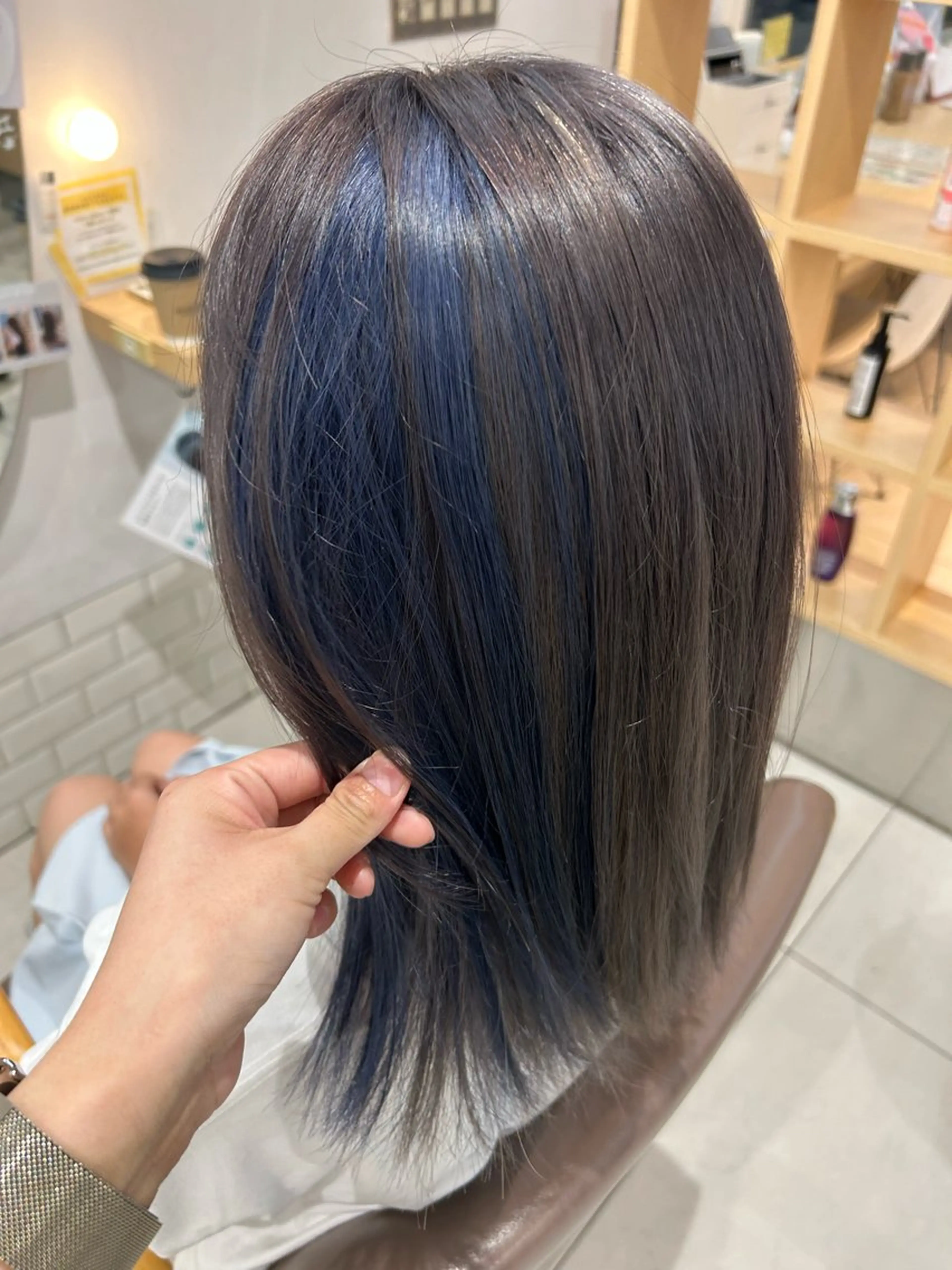 セミロング 🍂透明感ベージュ カラー🍂森部杏菜のヘアスタイル