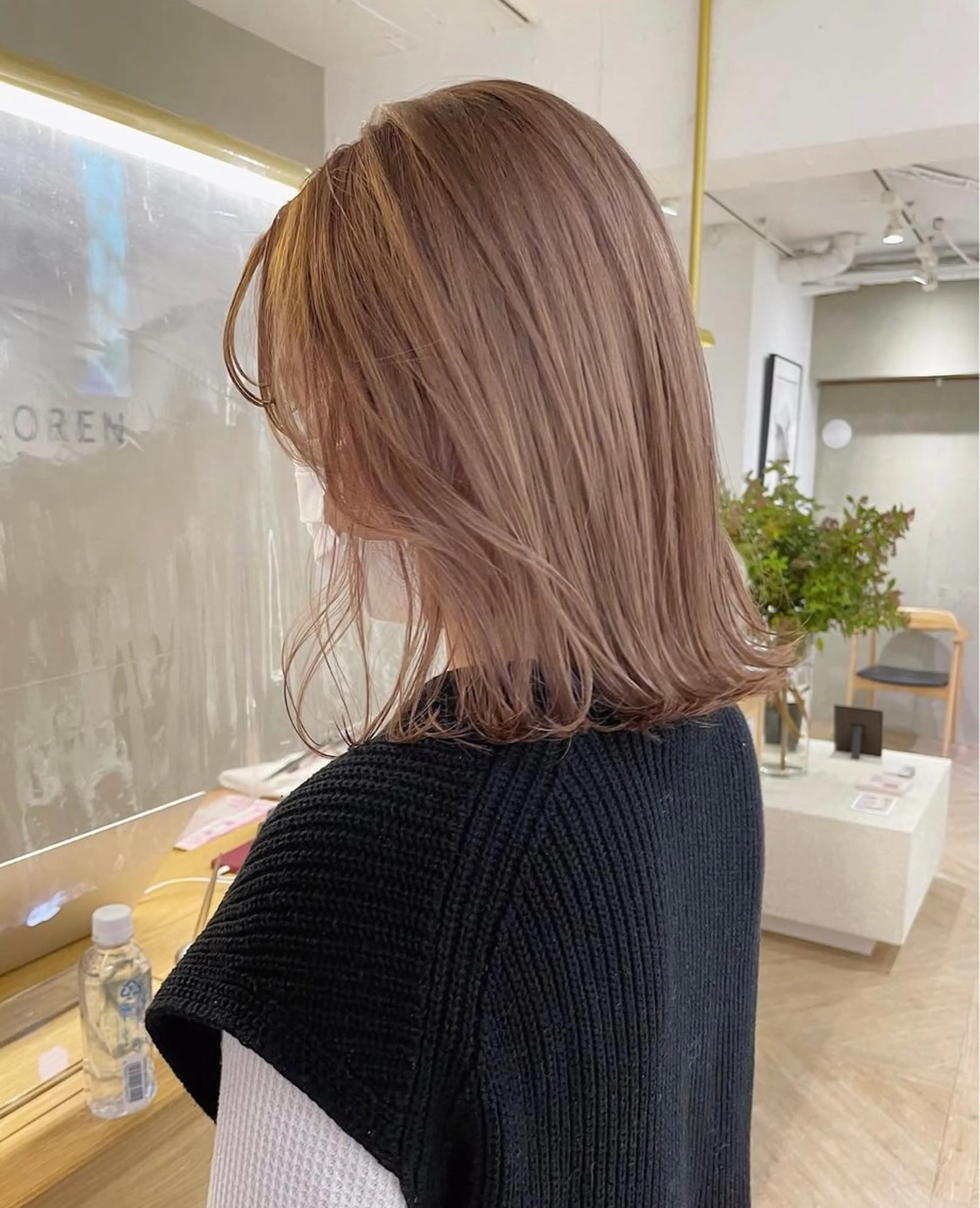 セミロング 高発色ブリーチ/ ハイレイヤー🪽aiのヘアスタイル