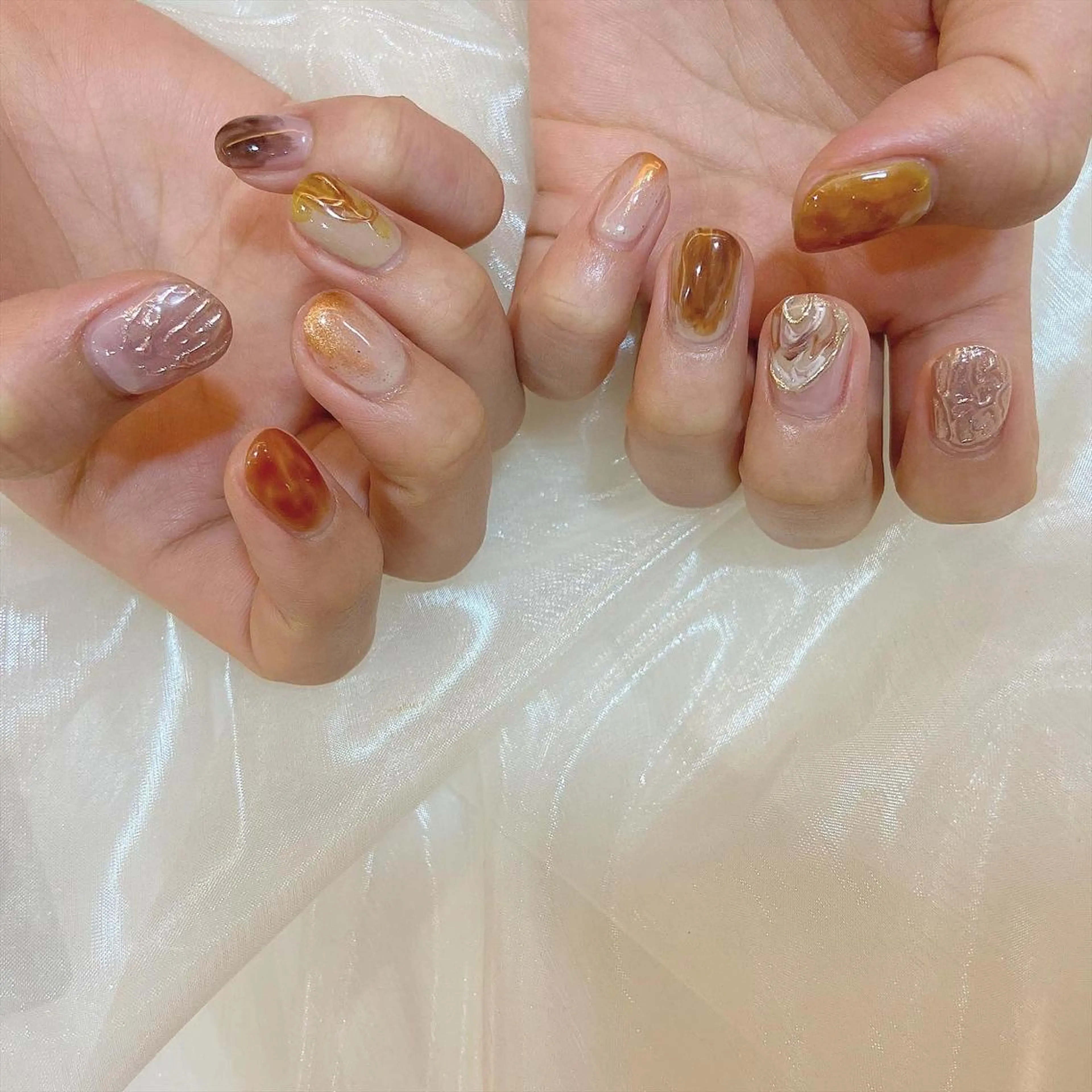 ネイル べっ甲ネイル 𝕄𝕚𝕪𝕦🤍 自由が丘⌇パラジェルのネイルデザイン