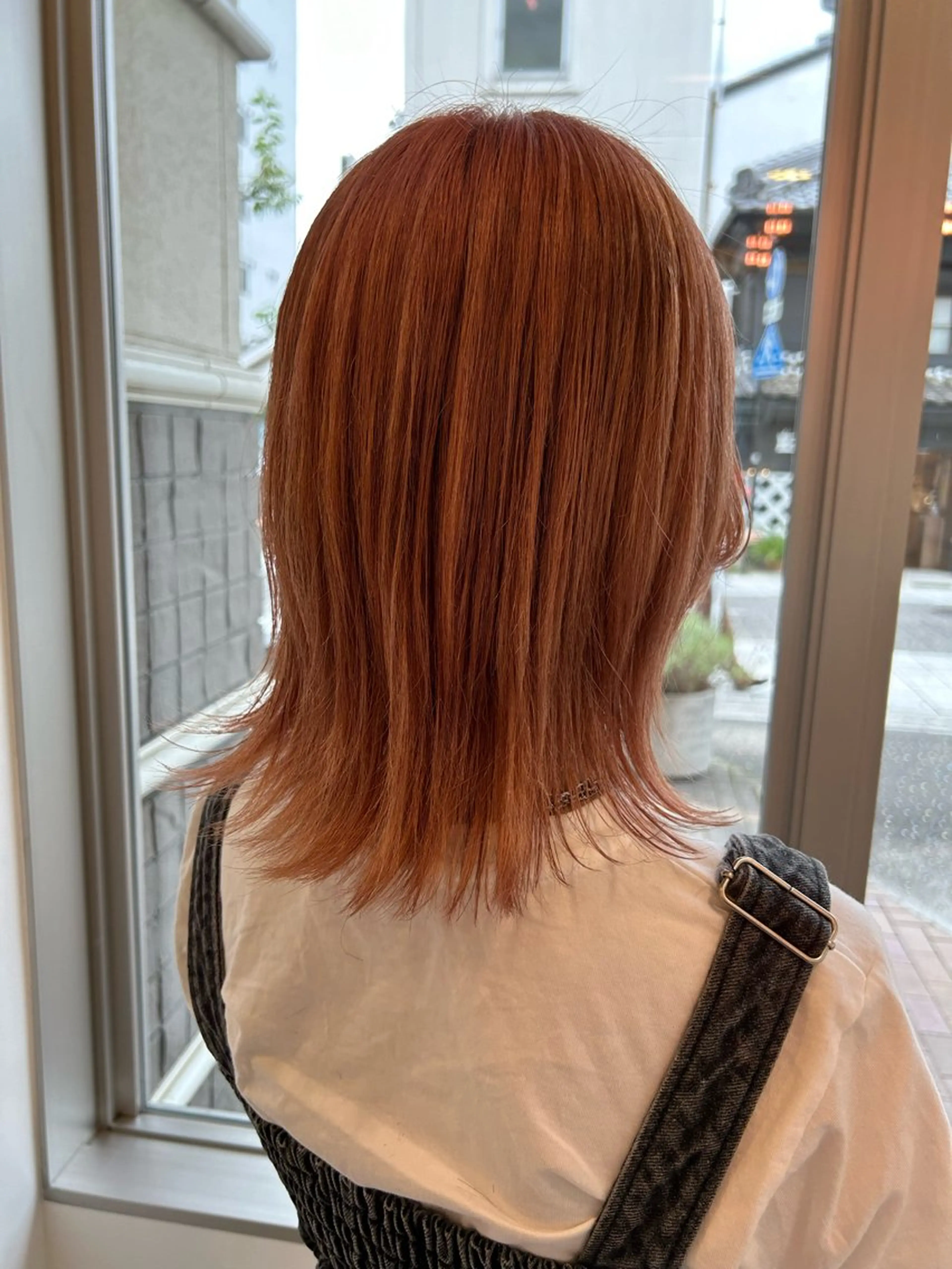 ミディアム カット ヘアカラー 倉科夏奈 ハイトーン/エクステのヘアスタイル