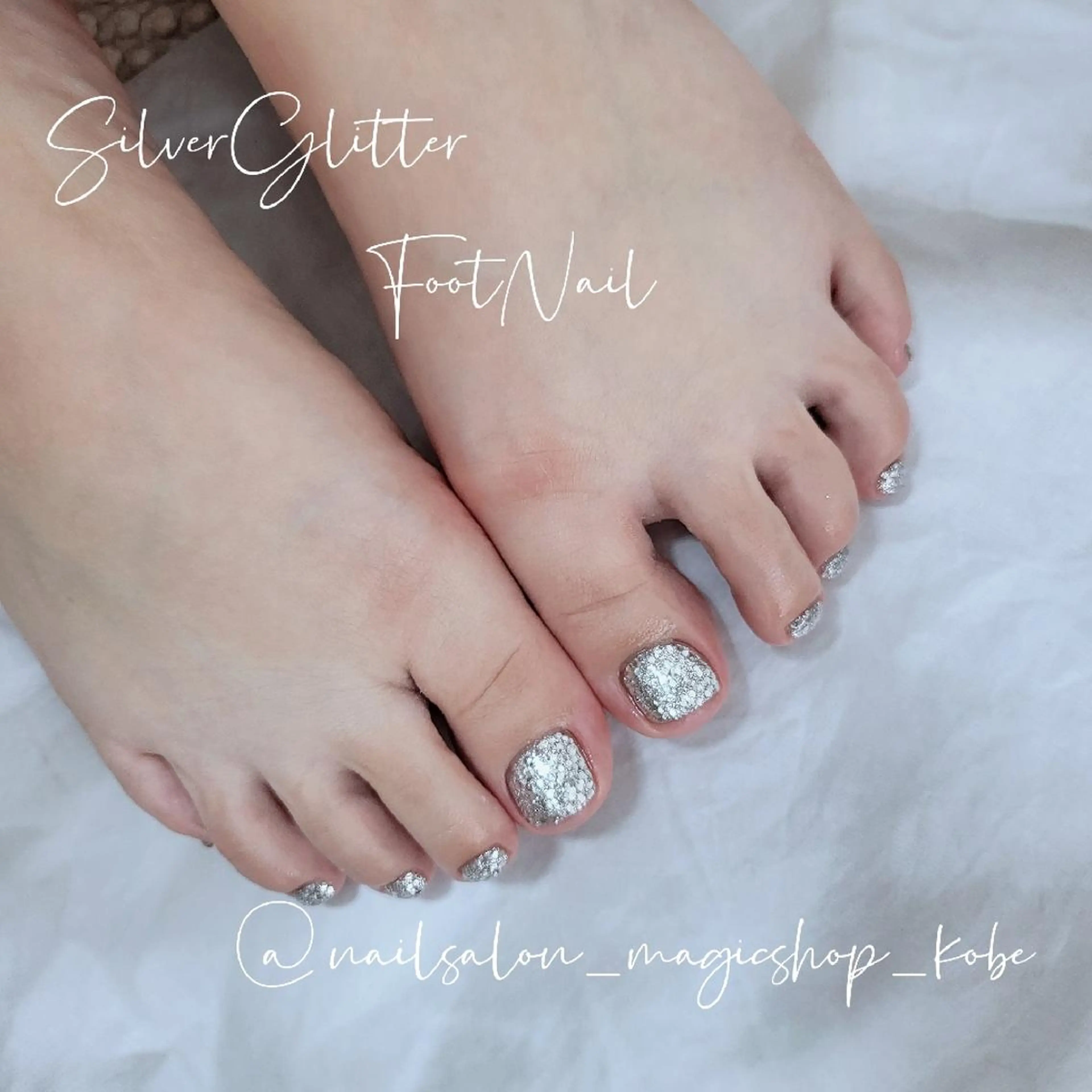 ネイル フットネイル ジェルネイル ラメ(グリッター) ワンカラーネイル シルバー フットネイル Nailsalon MagicShopのネイルデザイン