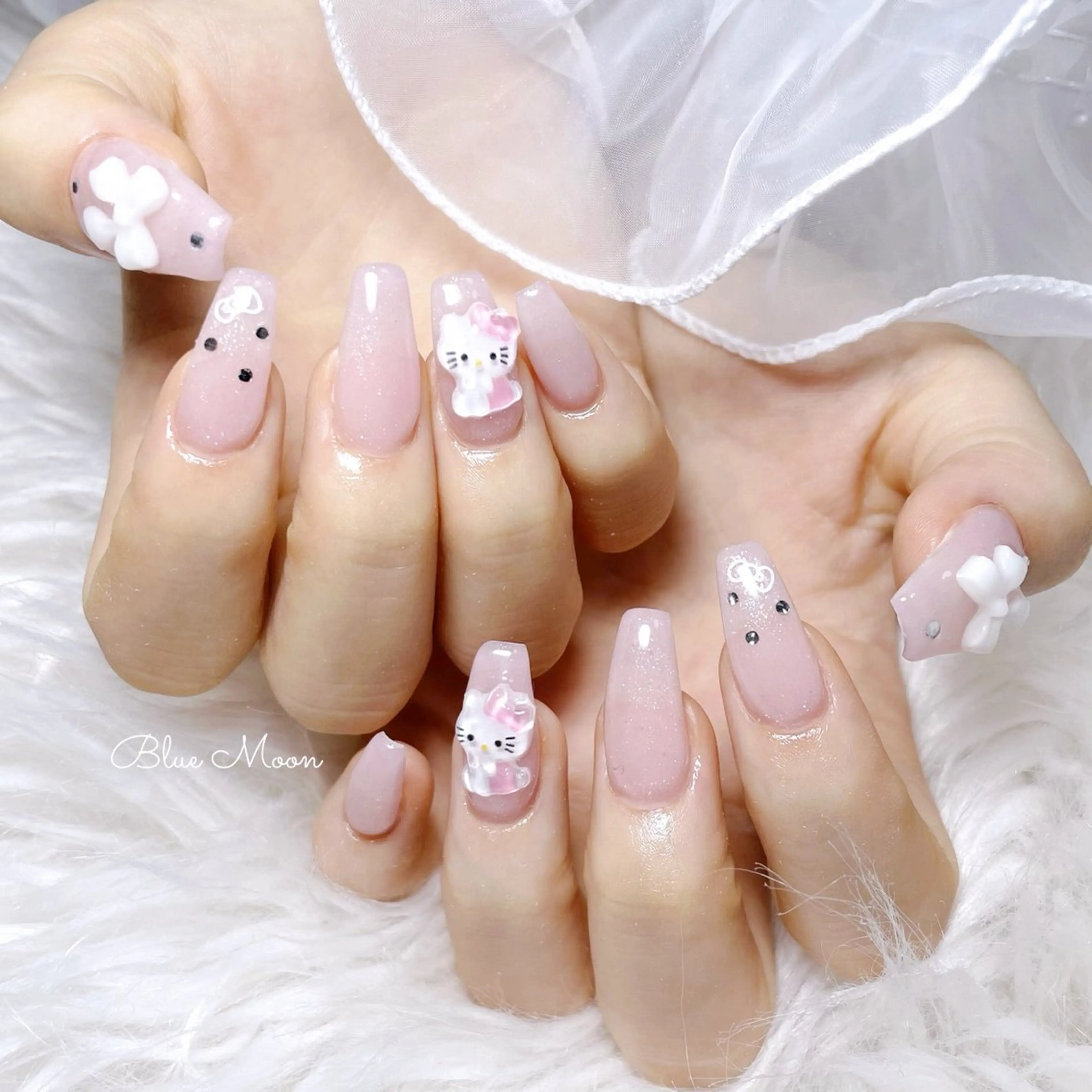 ネイル リボン ストーンネイル ハンドネイル フットネイル nail salon Blue Moonのネイルデザイン