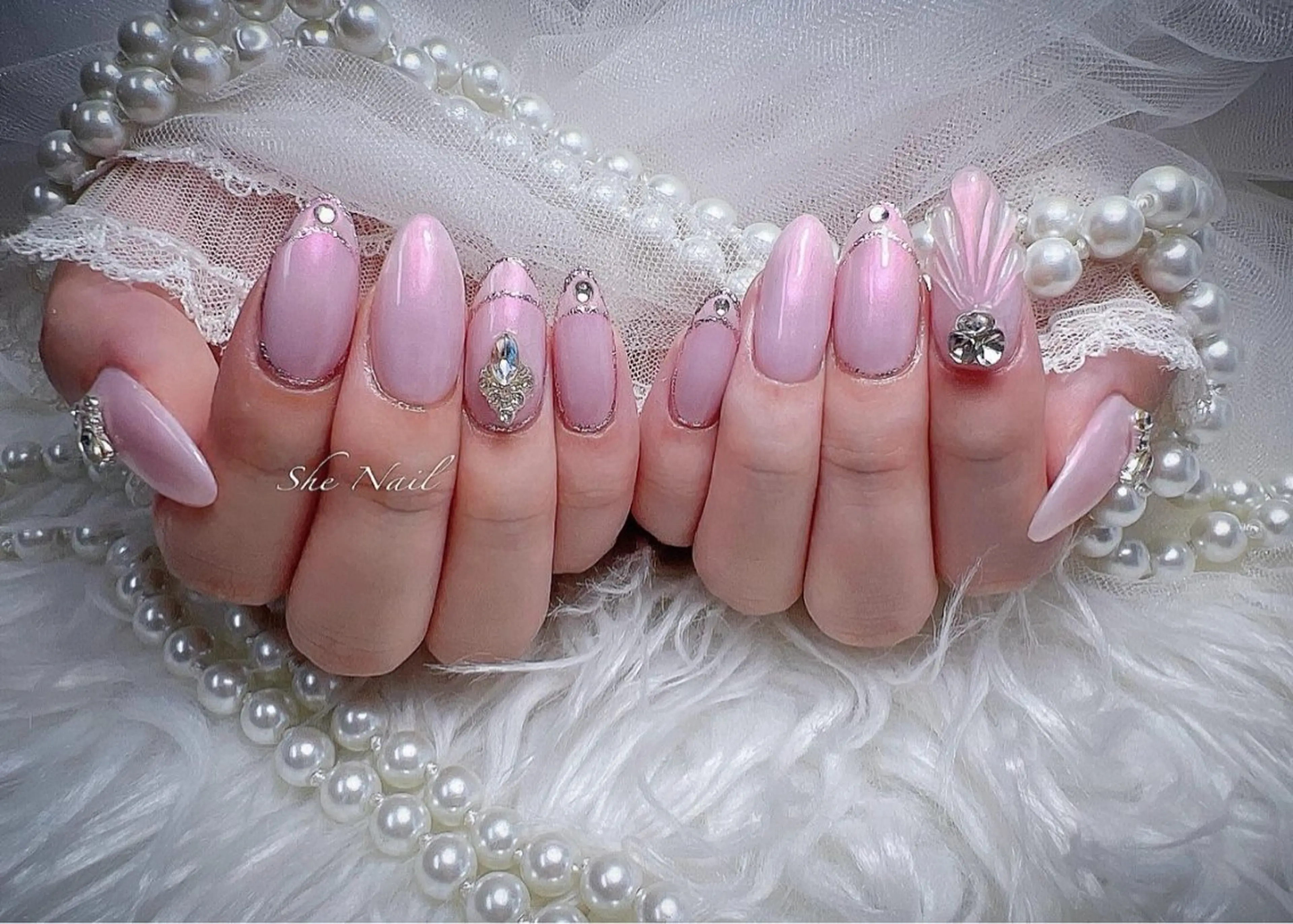 ネイル チークネイル ドット 長さ出し マグネットネイル 持ち込み ハンドネイル She   Nail所属・ISA_ BELLAのネイルデザイン