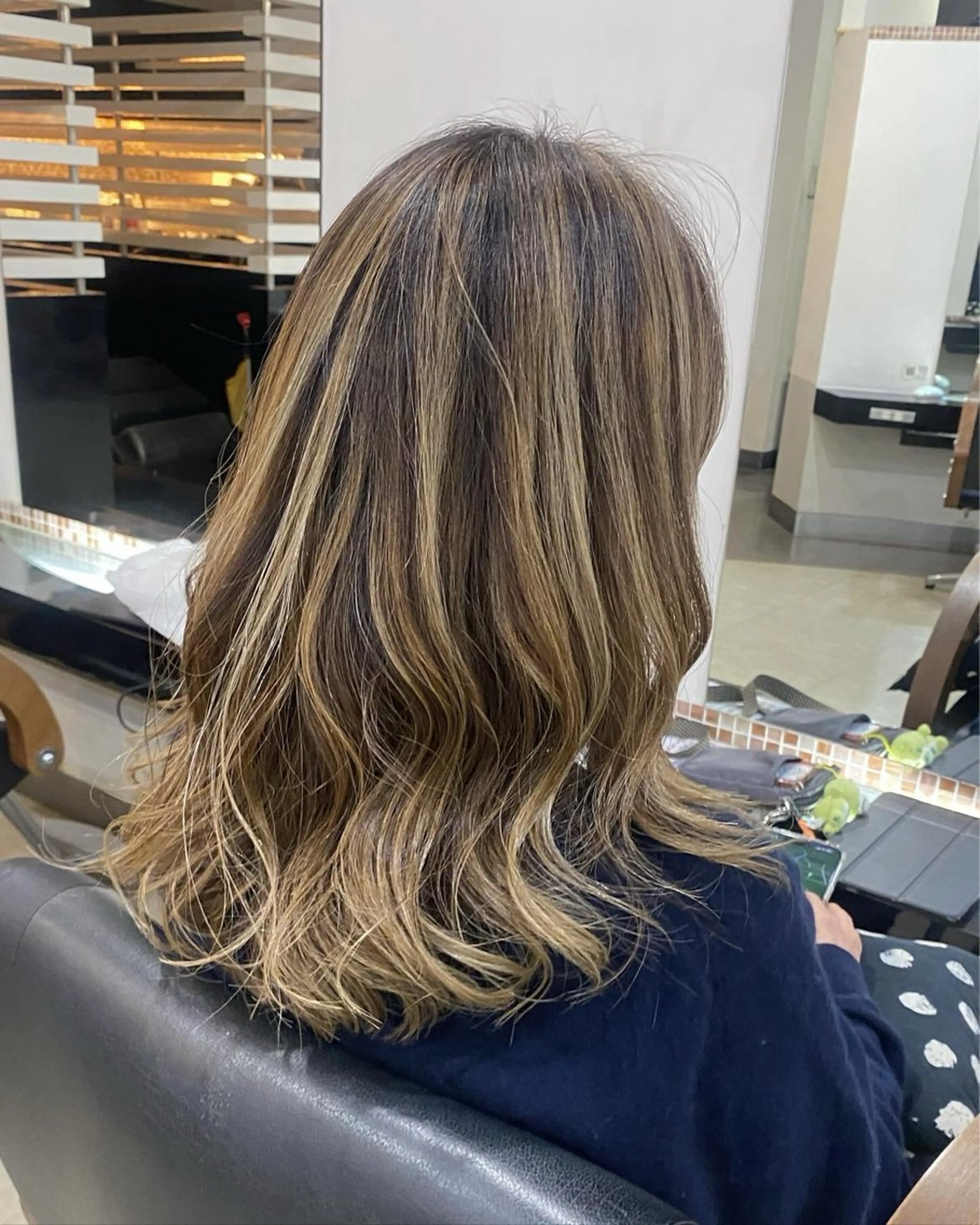 セミロング カラー ヘアアレンジ ハイライトカラー ハイライト DISCOHAIRsanc（ルジャルダン町田）所属・烏山 達也のヘアスタイル