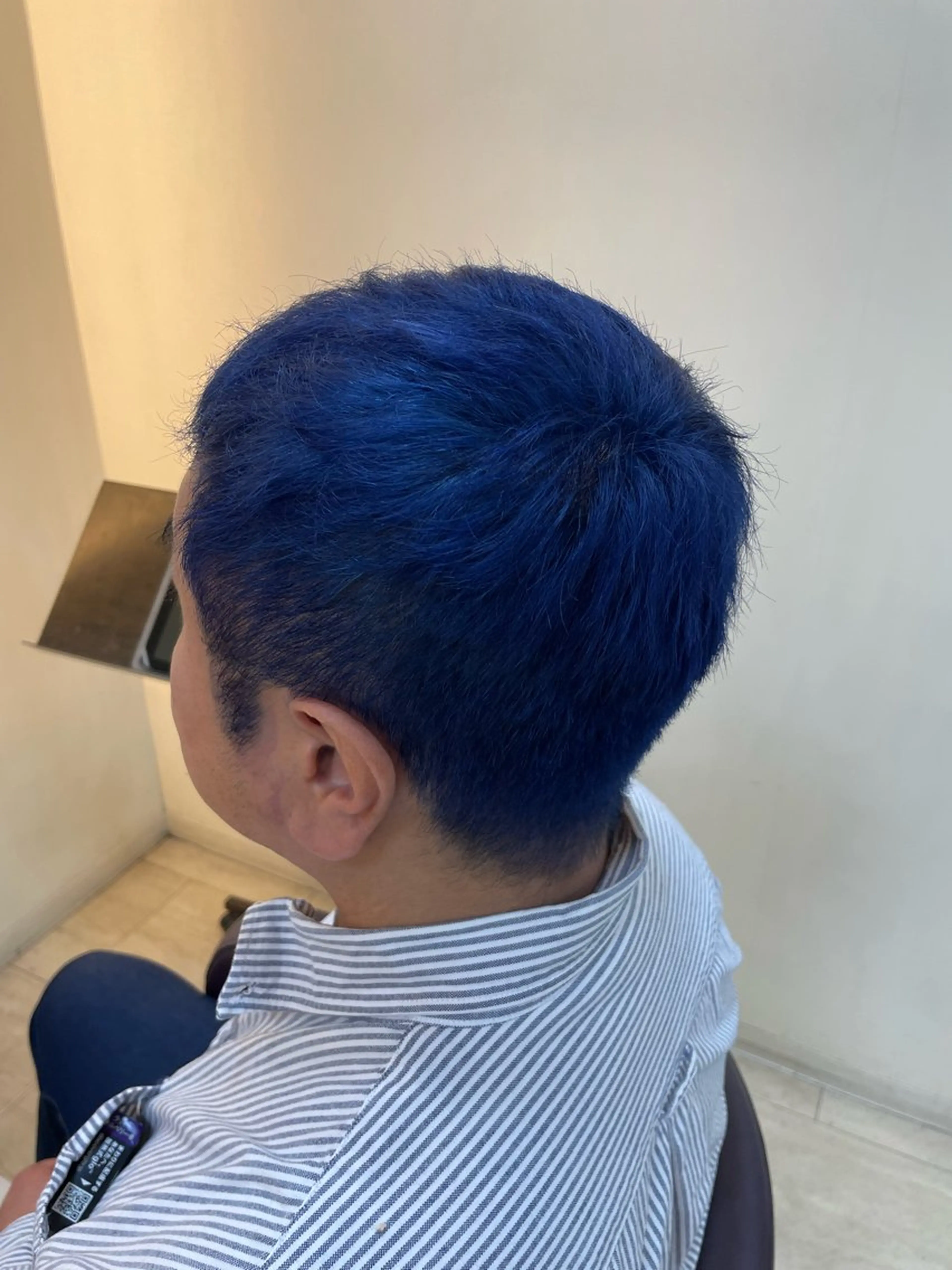 ショート カラー メンズ センターパート フェザーパーマ メンズパーマ メンズツイストパーマ 波巻きパーマ 東田 篤希のヘアスタイル