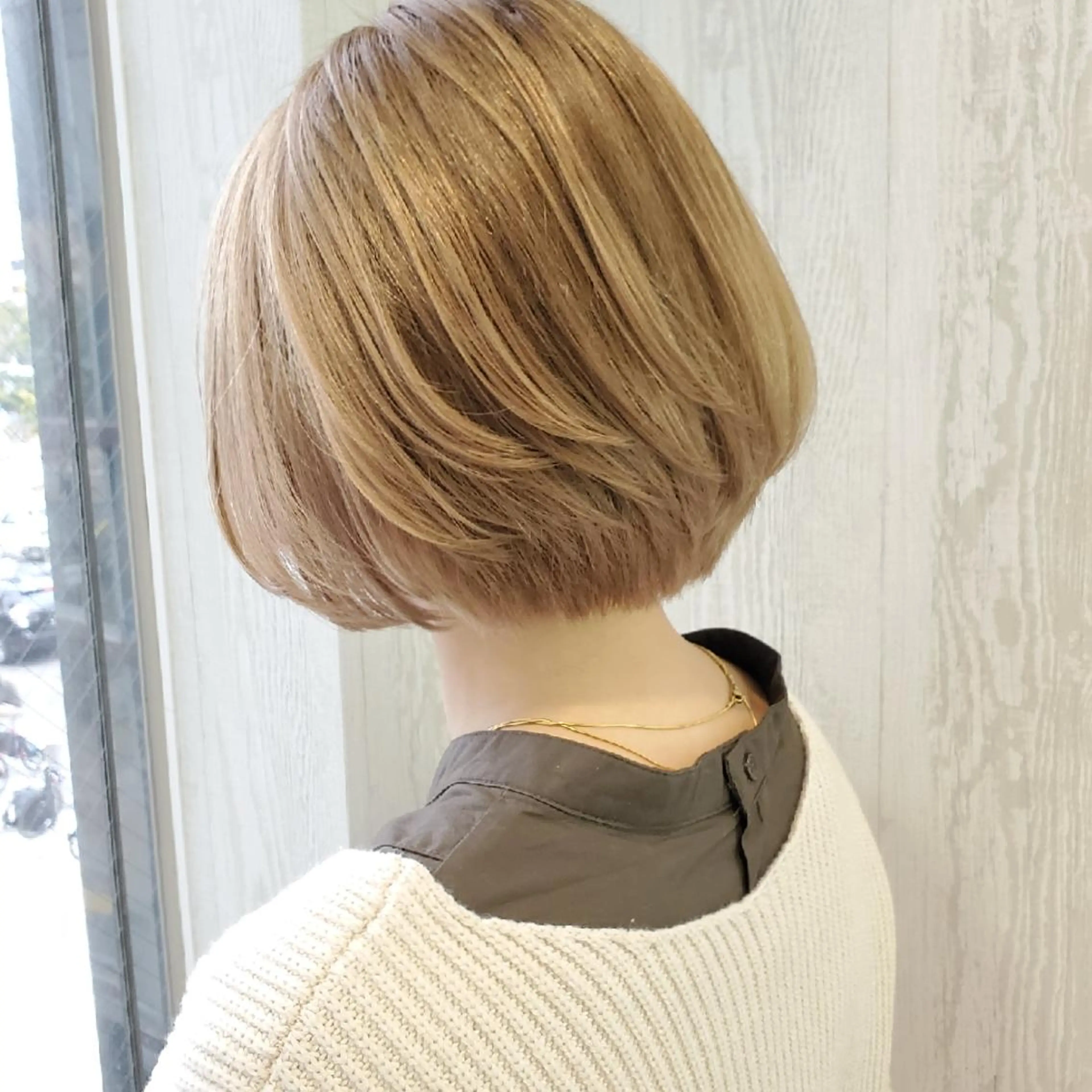 カラー ショート ベージュカラー ミルクティーベージュ ヘアカラー トリートメント レイヤーカット/ ウルフカット/大橋 のヘアスタイル