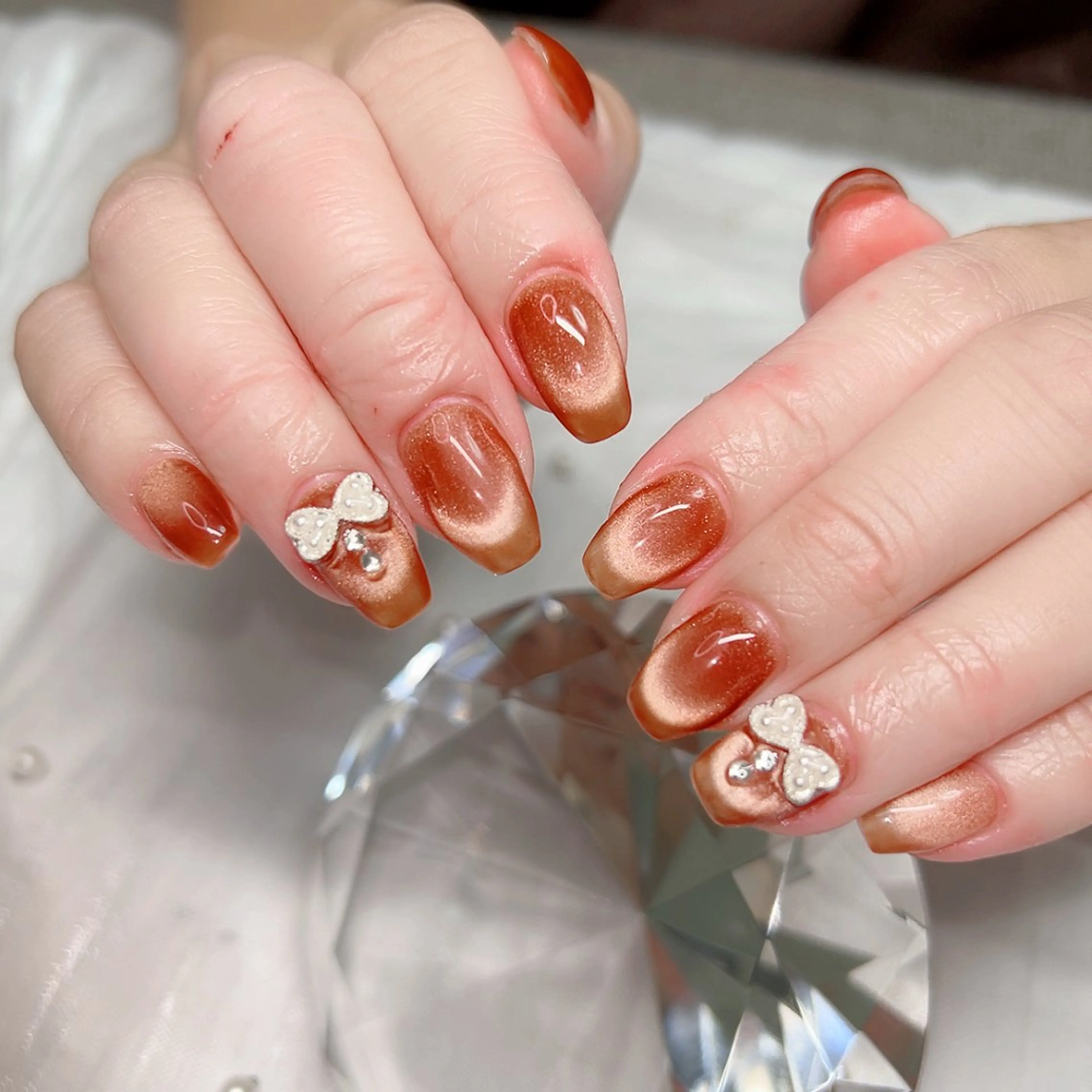 ネイル オーロラネイル ミラーネイル オフィスネイル ワンカラーネイル シンプルネイル ハンドネイル Cute Tips nailのネイルデザイン