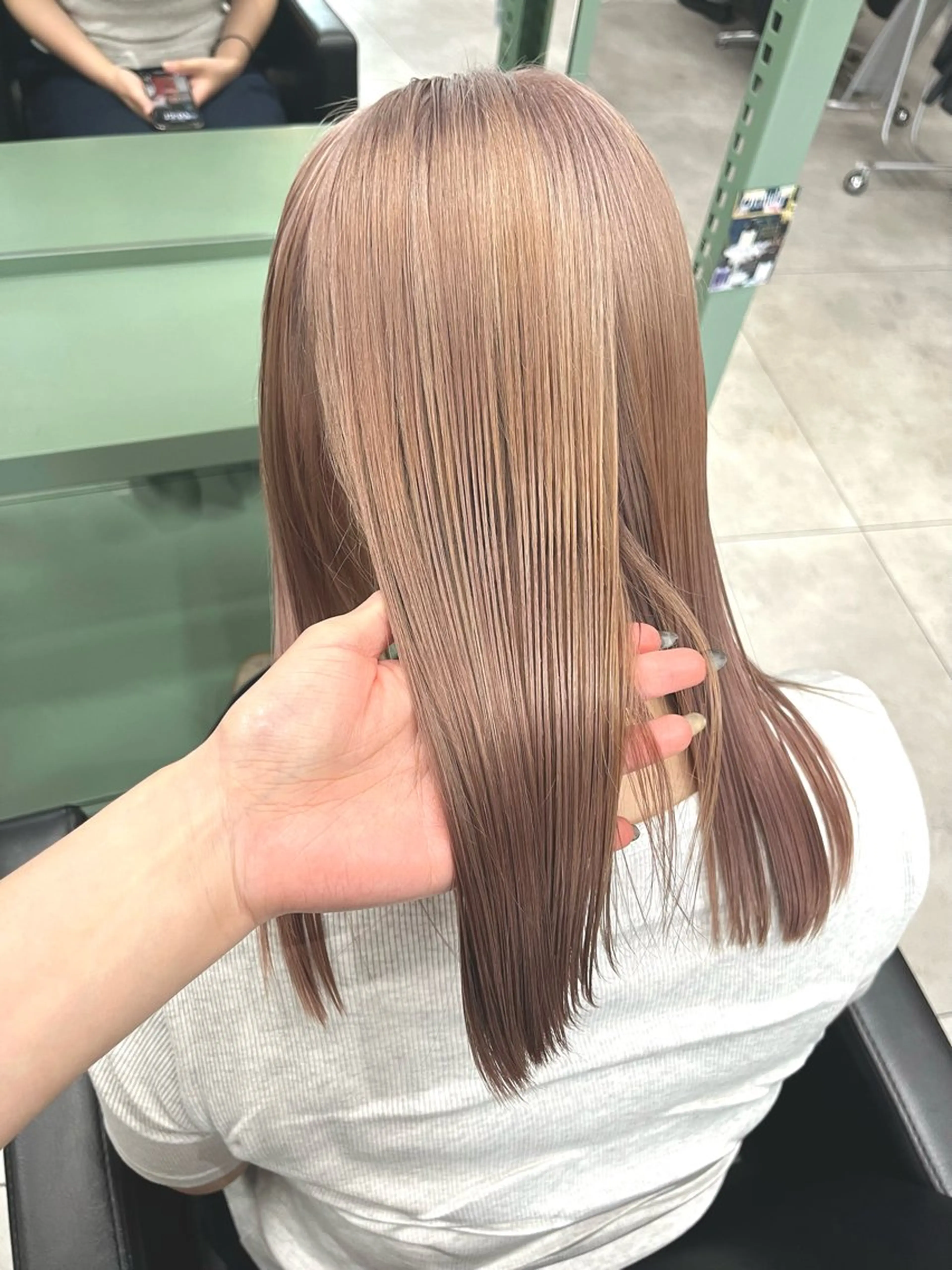 セミロング カラー 暖色ハイトーン特化 🥇Mioのヘアスタイル