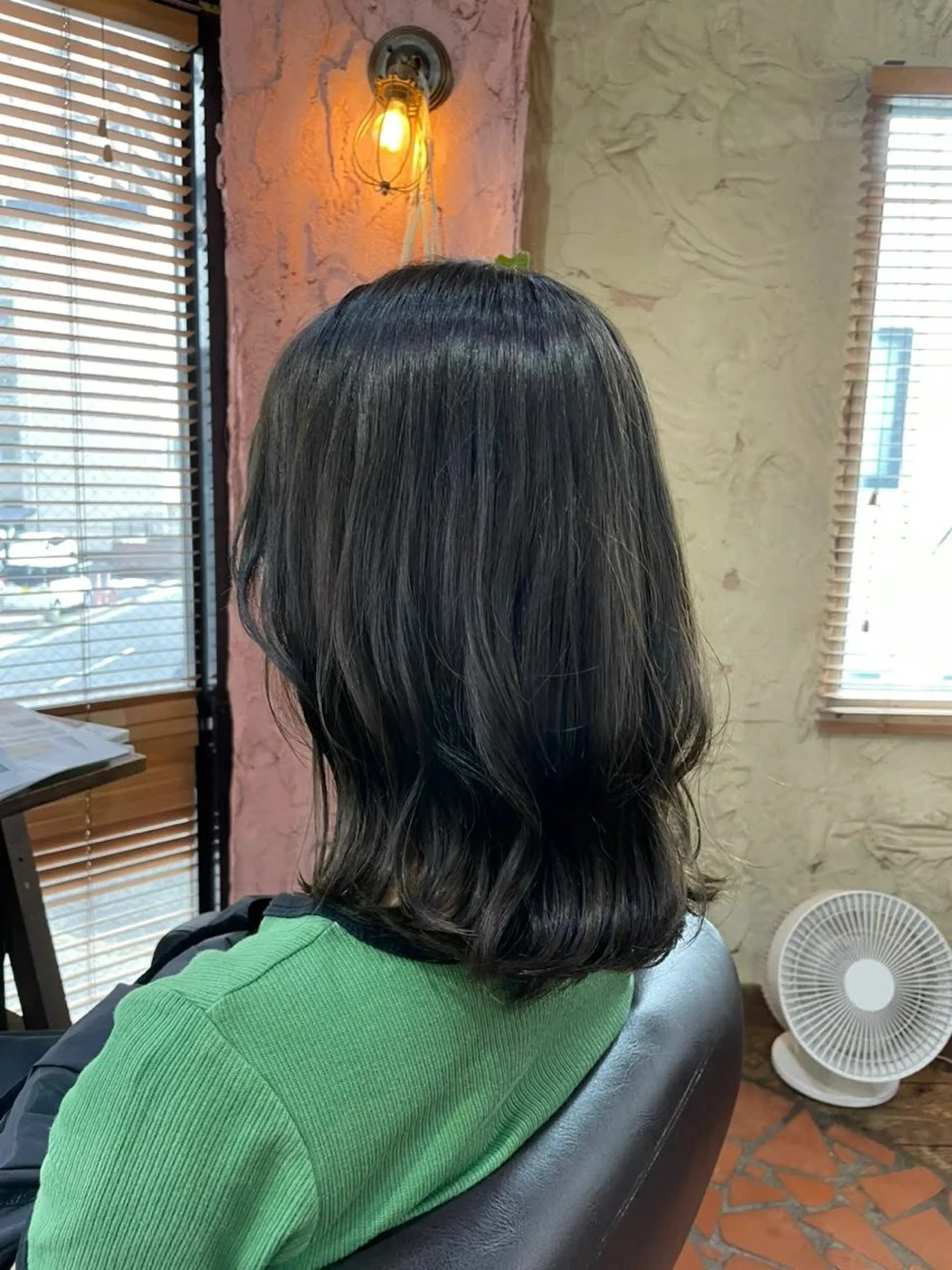 ミディアム 千葉 香奈のヘアスタイル