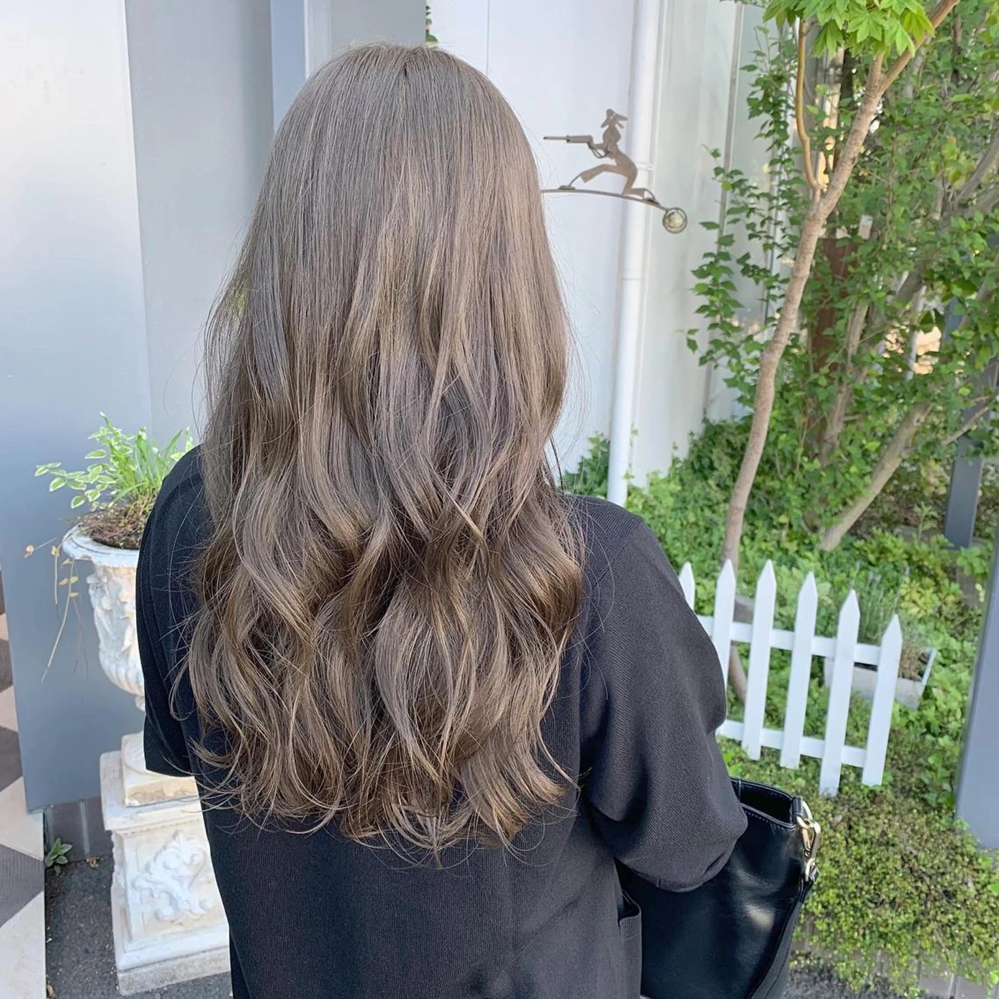 土日祝限定✂️レディースカット➕透明感ブリーチカラー💈＋2ステップトリートメント💈の写真