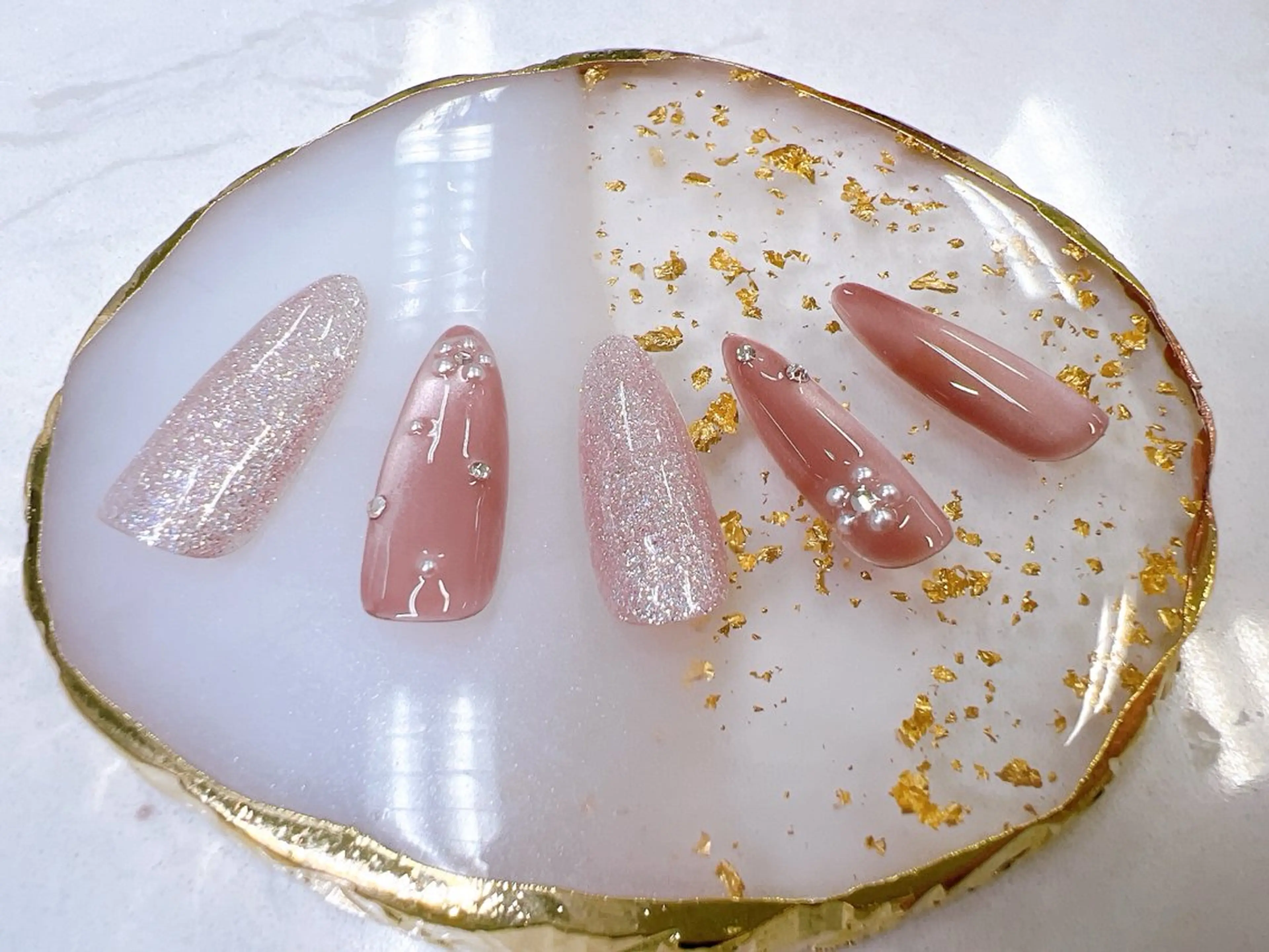 ネイル 長さ出し フレンチネイル ジェルネイル ガラスフレンチ キラキラネイル クイーンズネイル銀座所属・Queeens nailのネイルデザイン
