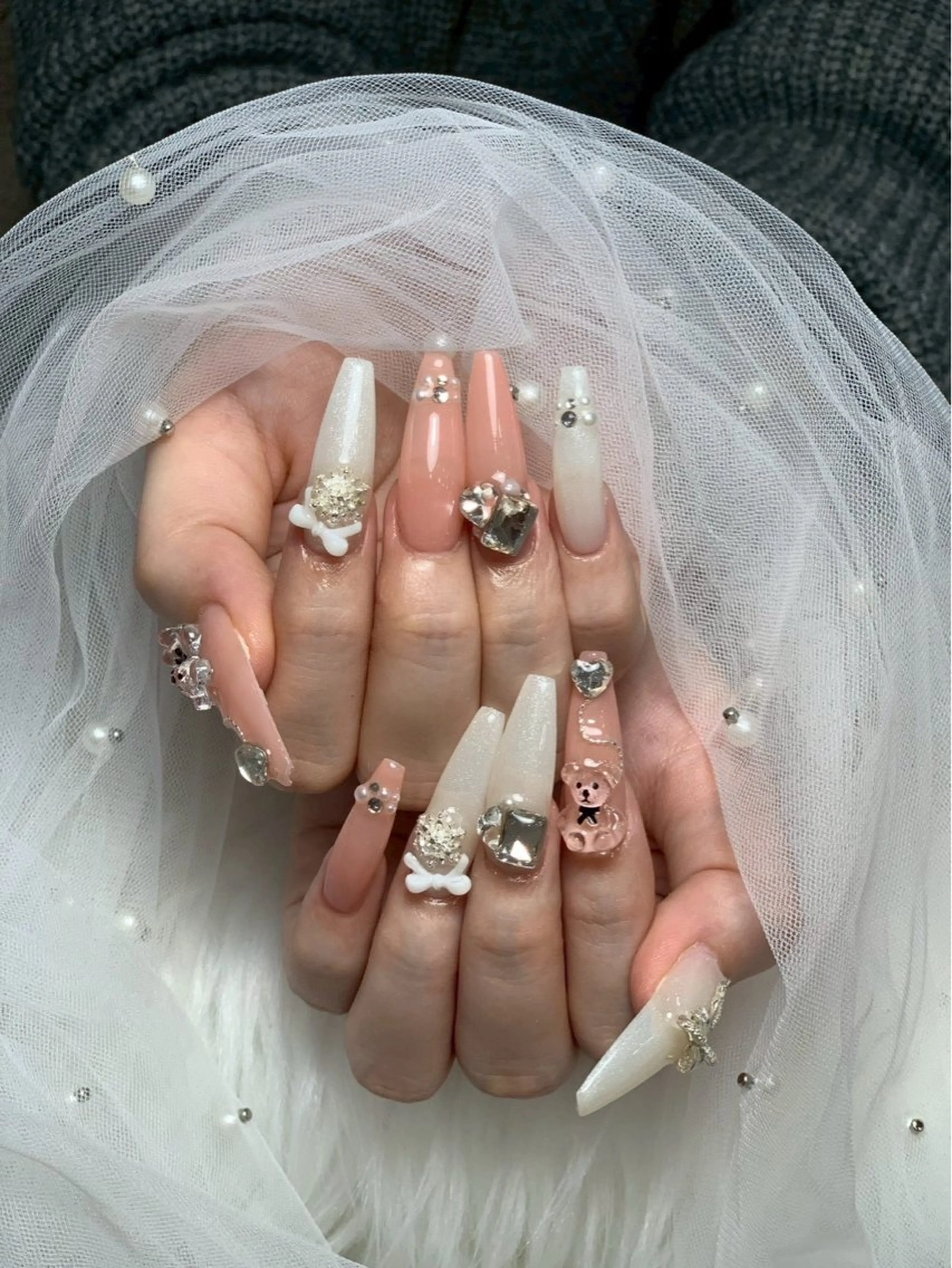 ネイル アートネイル オーロラネイル チークネイル 長さ出し フットネイル ハンドネイル ハンドケア Mio_ Noiranailのネイルデザイン