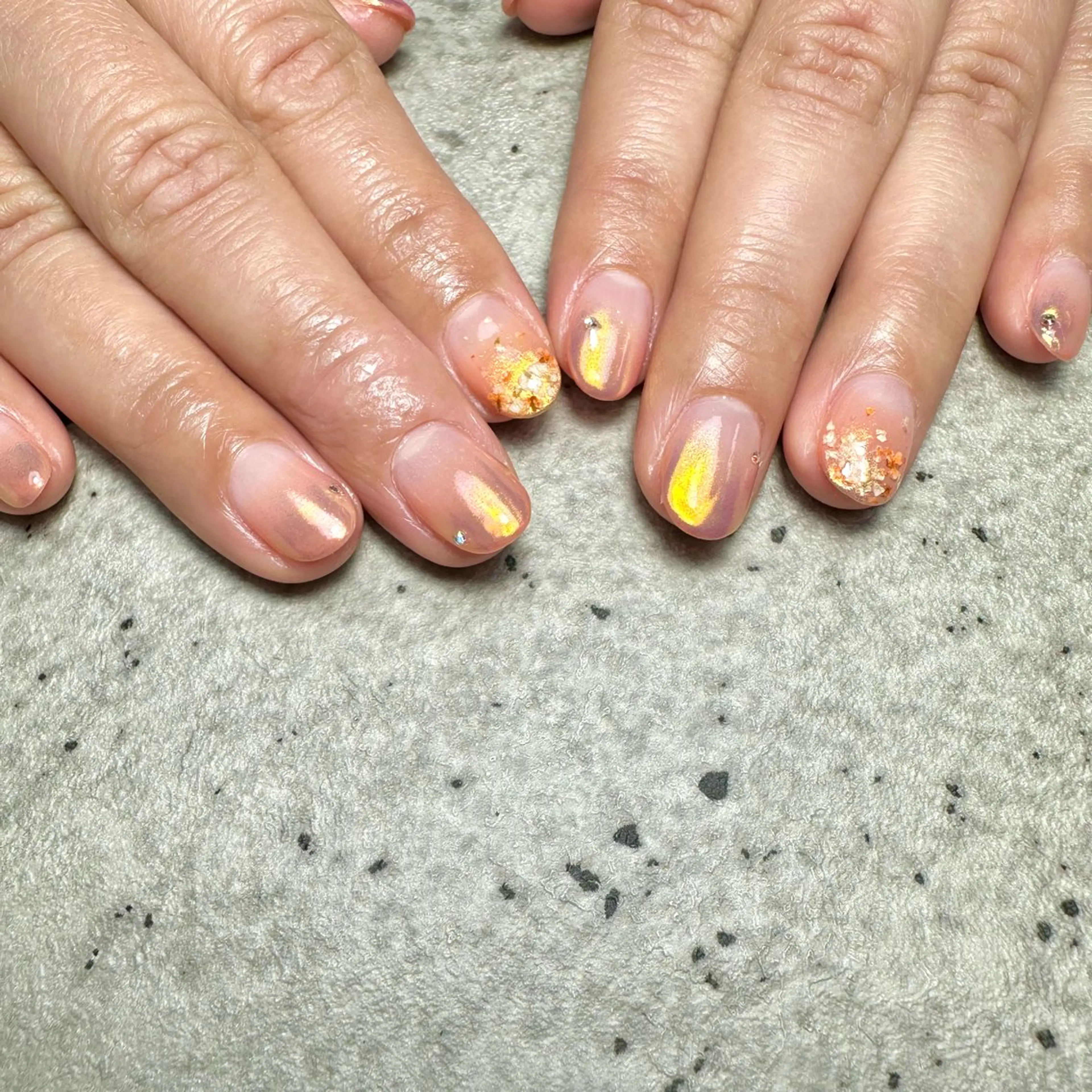 ネイル オーロラネイル フラワーネイル 黄色 ハンドネイル フットネイル GéRanium Harukaのネイルデザイン