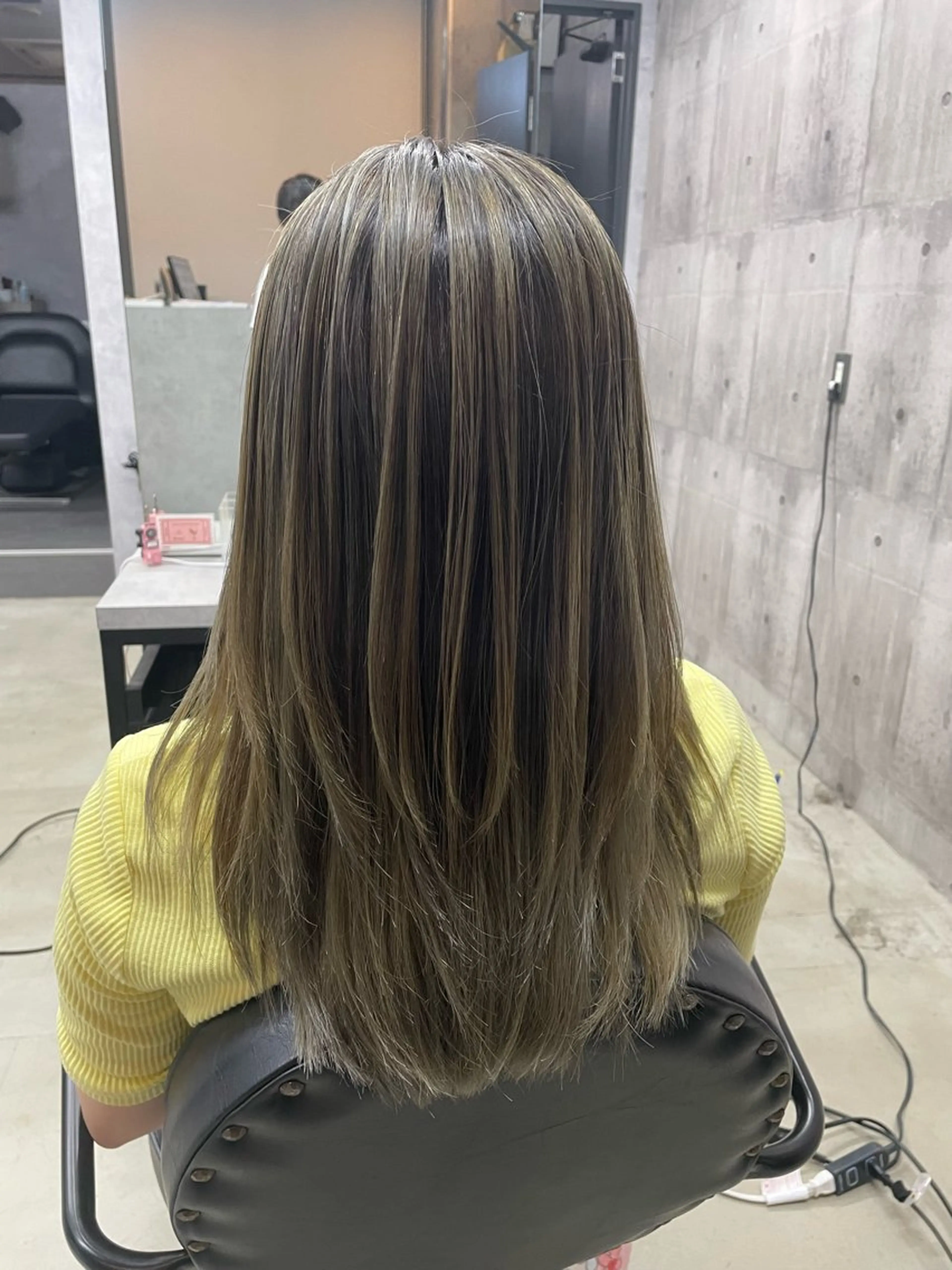 ロング カラー バレイヤージュ レイヤーカット ヘアカラー LUXBE LUCE 那覇小禄イオン店所属・LUXBE LUCE ひなののヘアスタイル