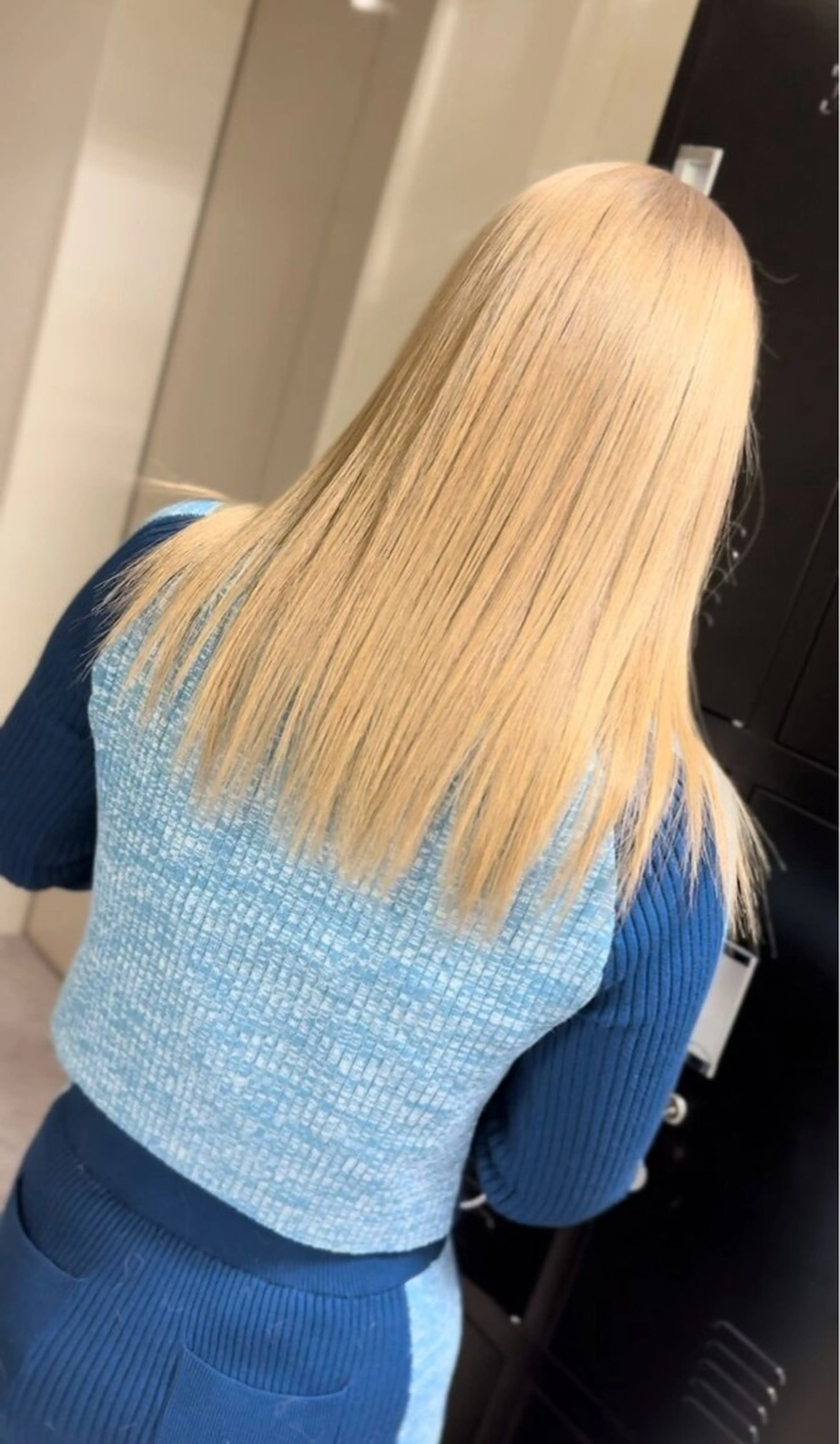 ミディアム カット ヘアカラー Maison所属・Maison ハイトーン髪質改善のヘアスタイル