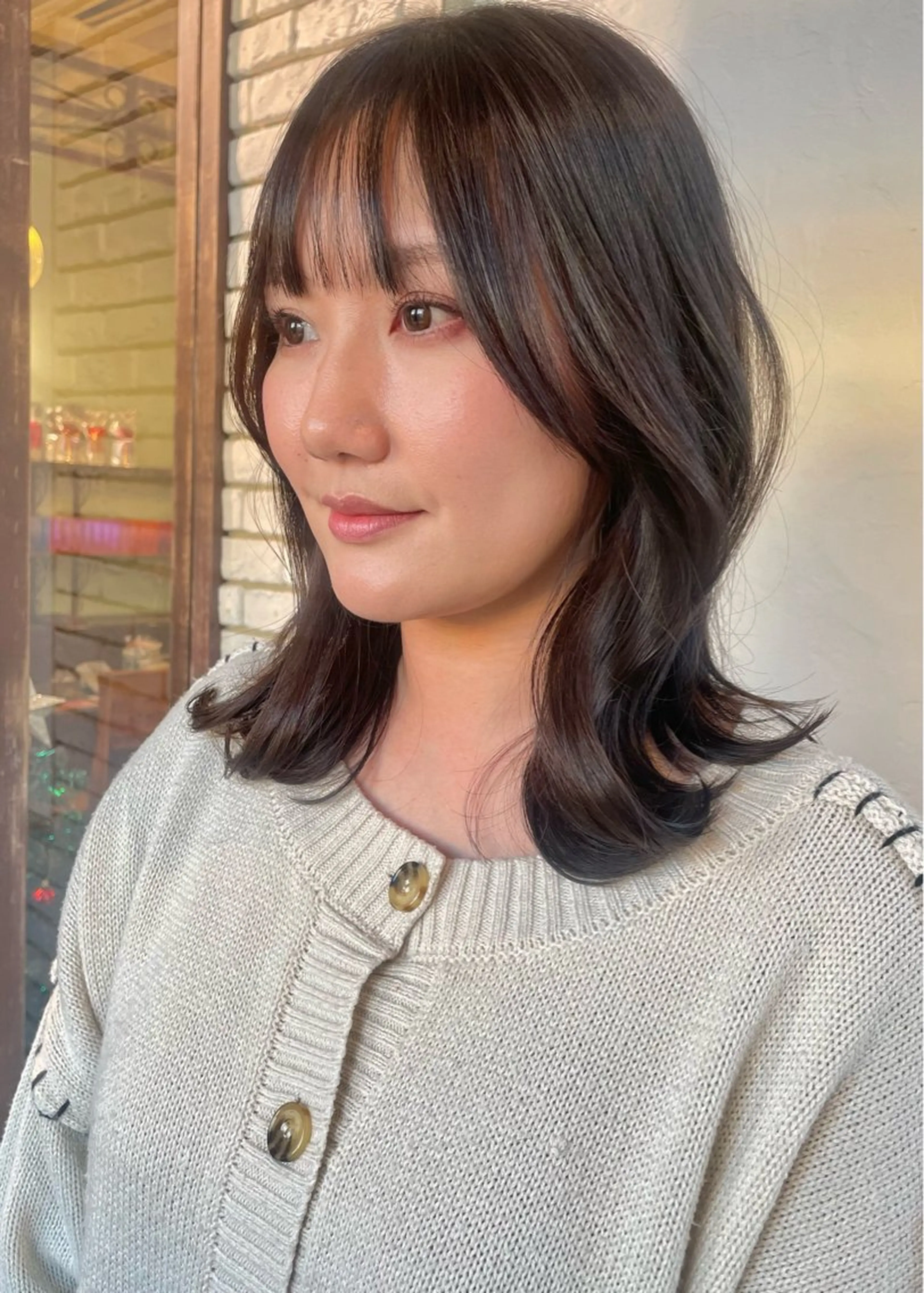 ミディアム 安江 理緒のヘアスタイル